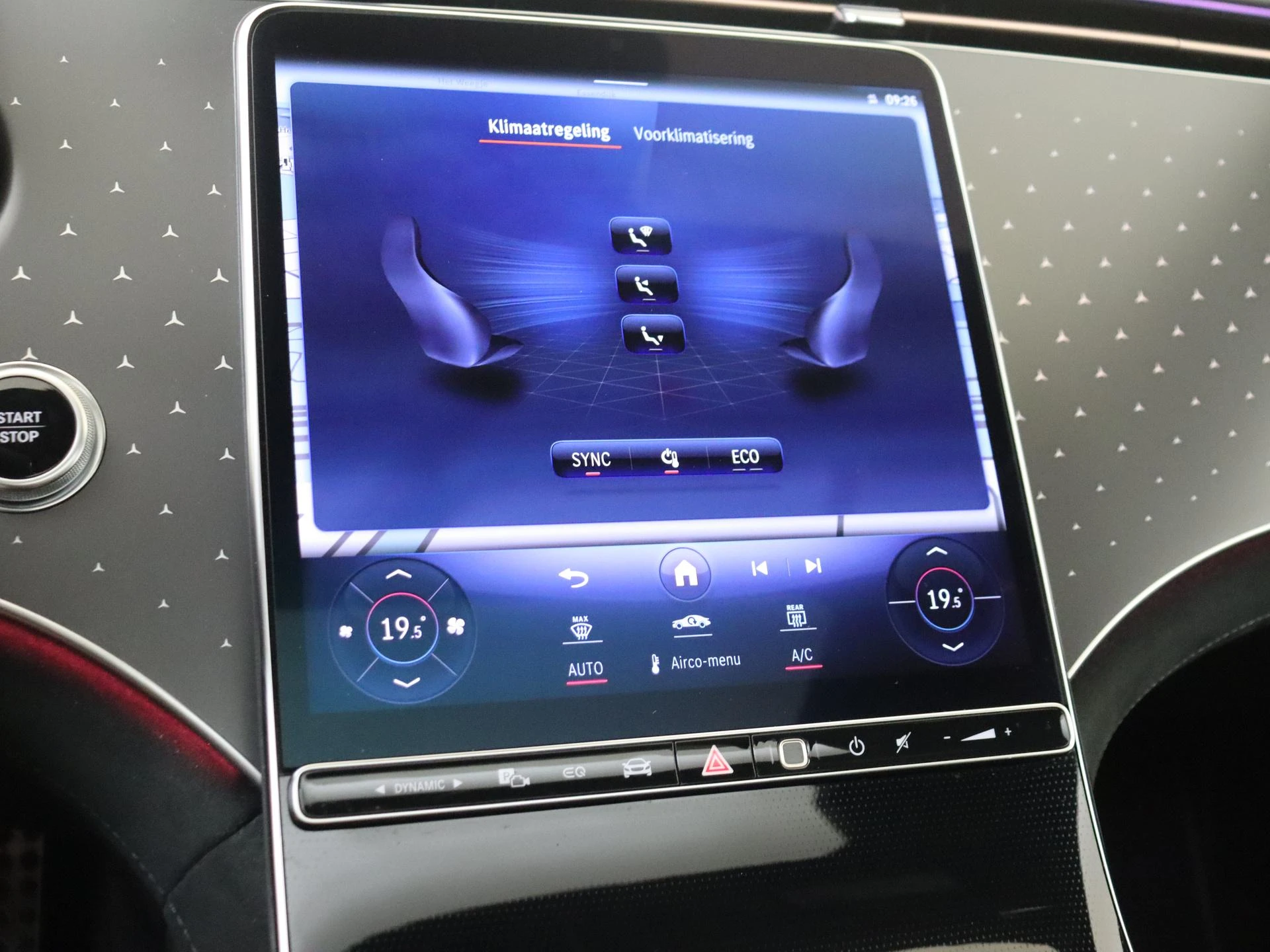 Mercedes-Benz-EQE-image-18