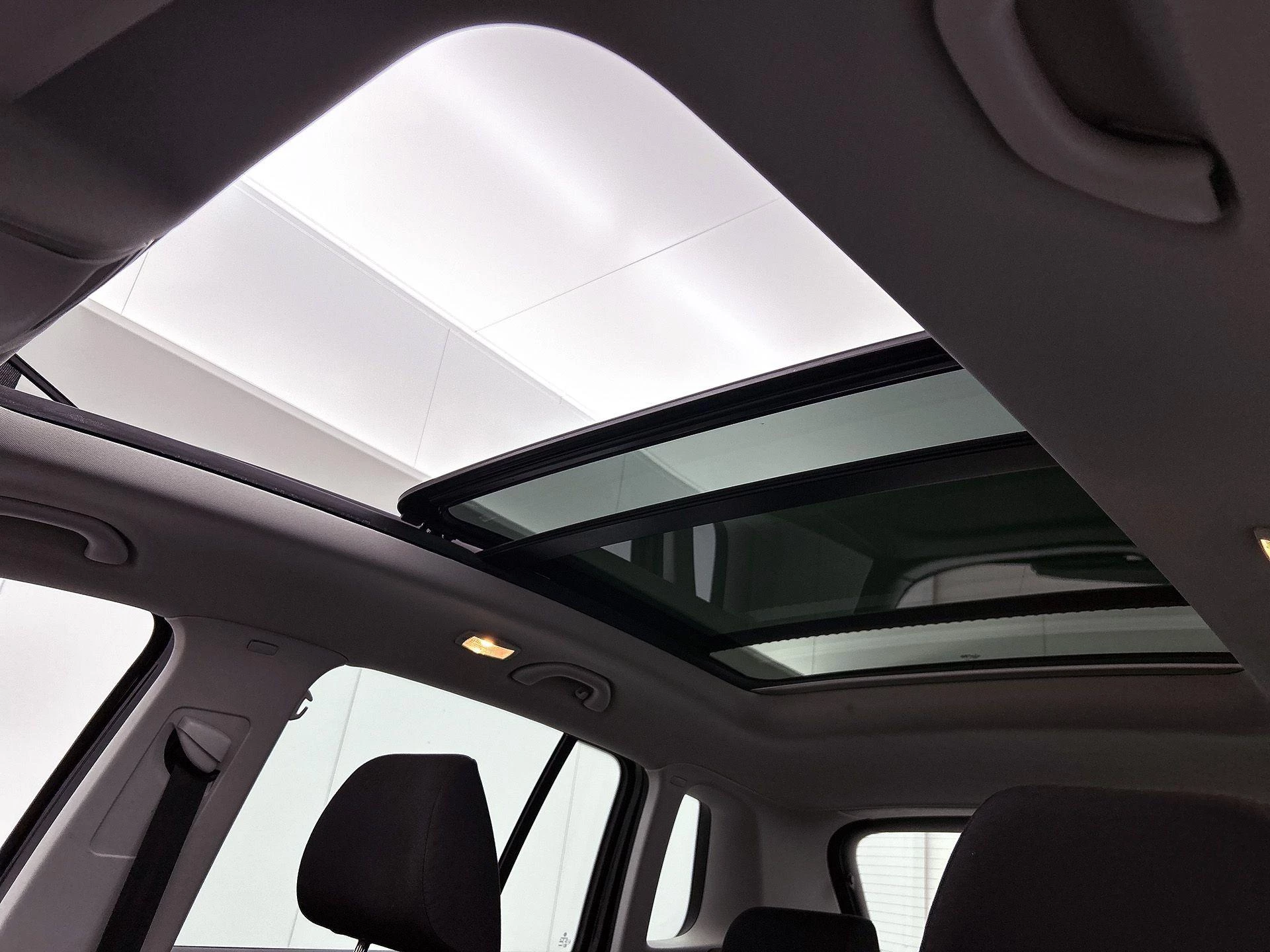 Volkswagen-Tiguan-image-30
