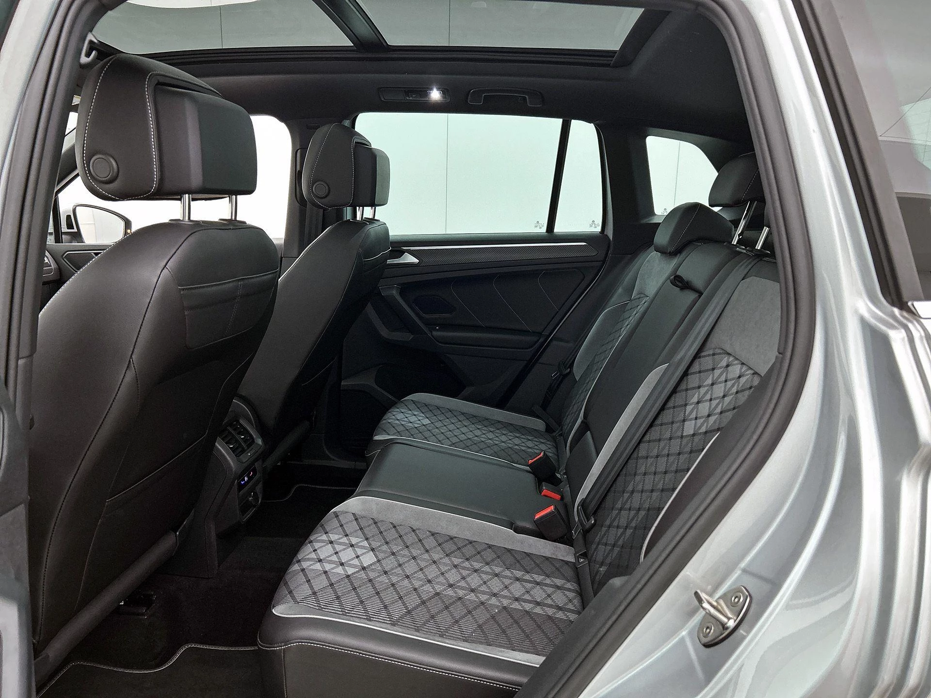 Volkswagen-Tiguan-image-26