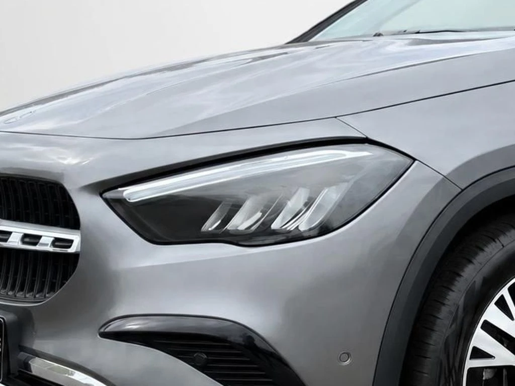 Mercedes-Benz-GLA 200 d-image-4