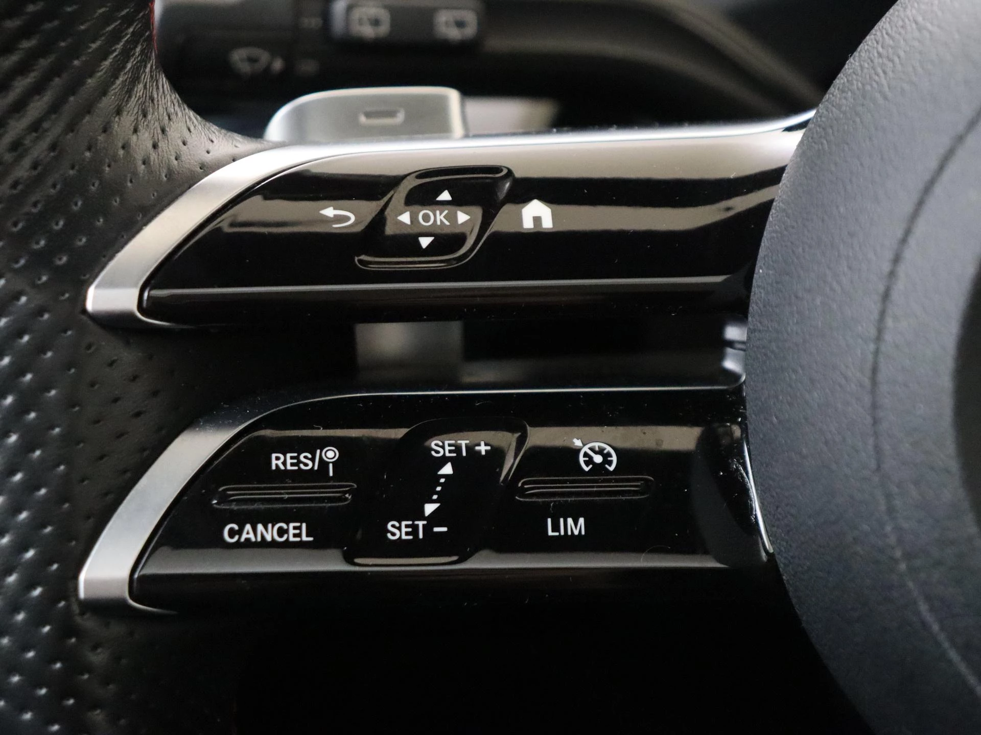 Mercedes-Benz-A-Klasse-image-12