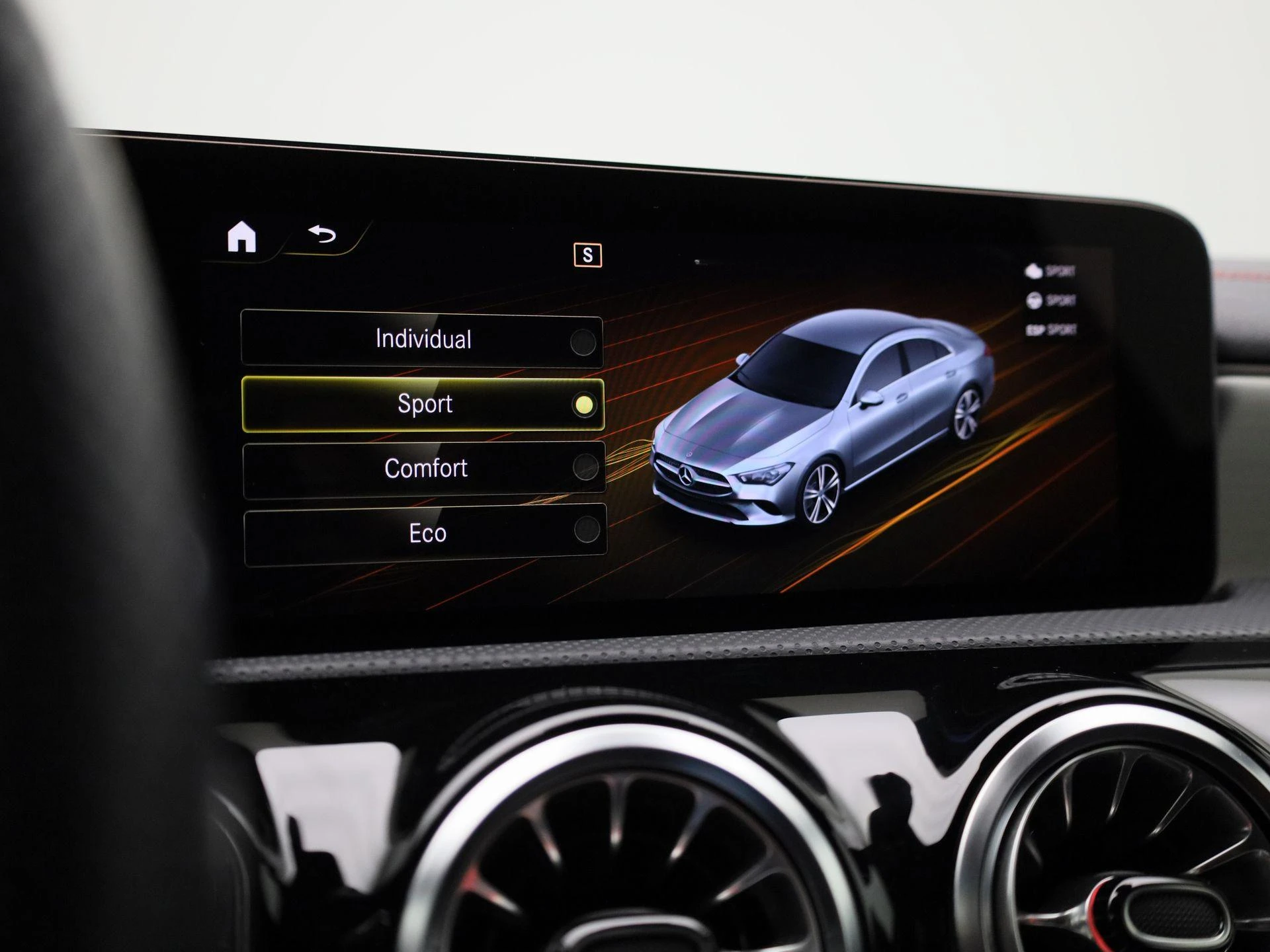 Mercedes-Benz-CLA-image-24