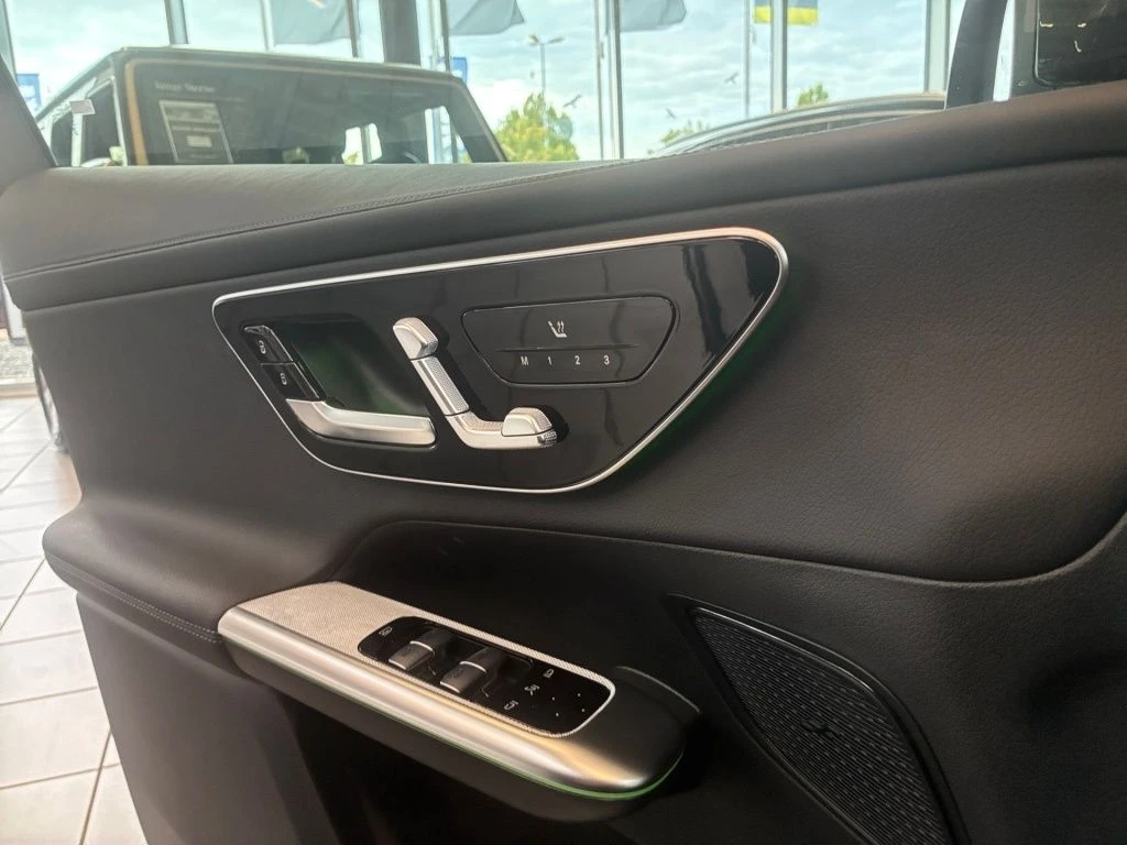 Mercedes-Benz-GLC 300 d-image-8