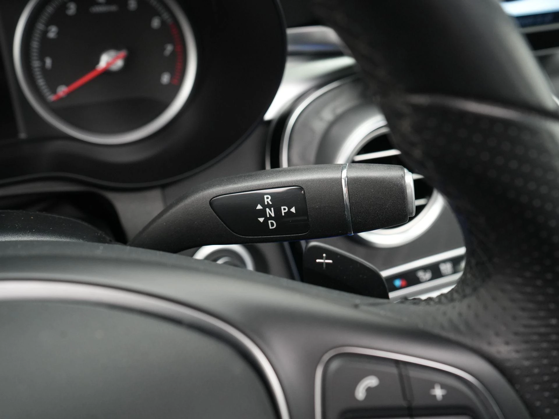 Mercedes-Benz-GLC-image-24