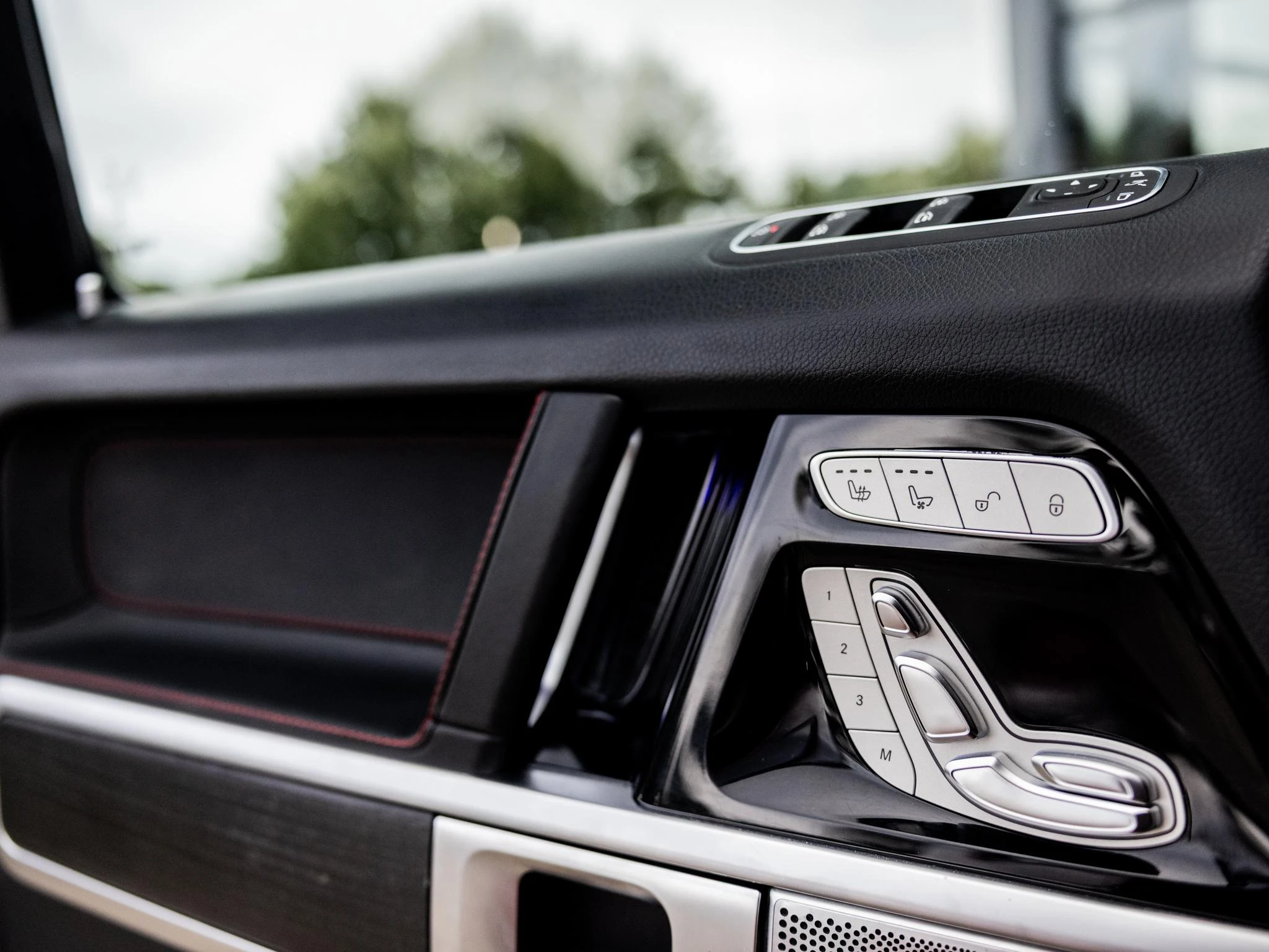 Mercedes-Benz-G-Klasse-image-24