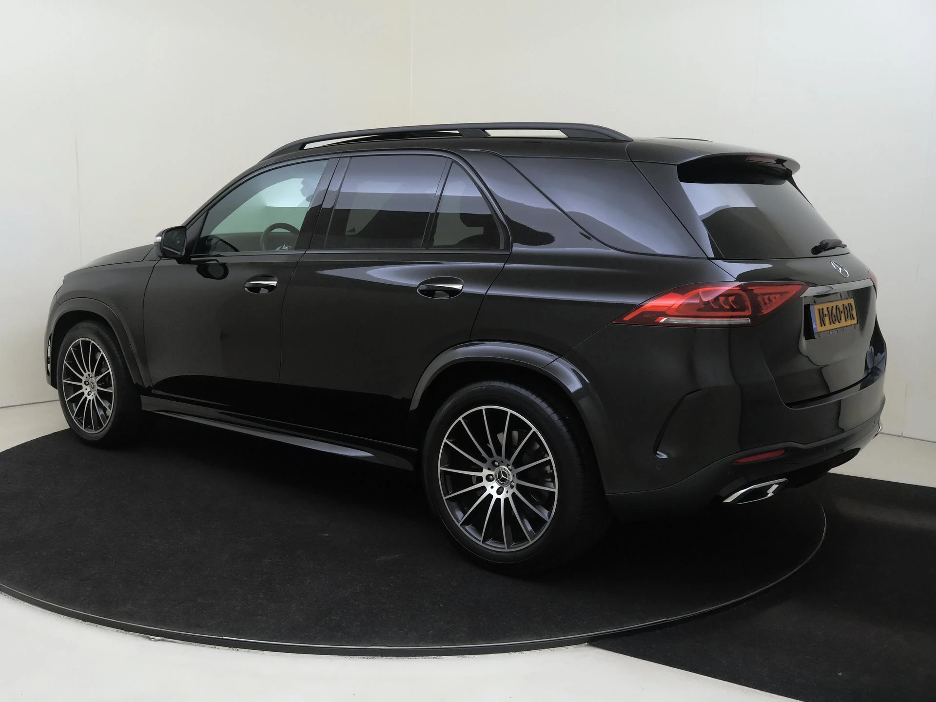 Mercedes-Benz-GLE-image-2