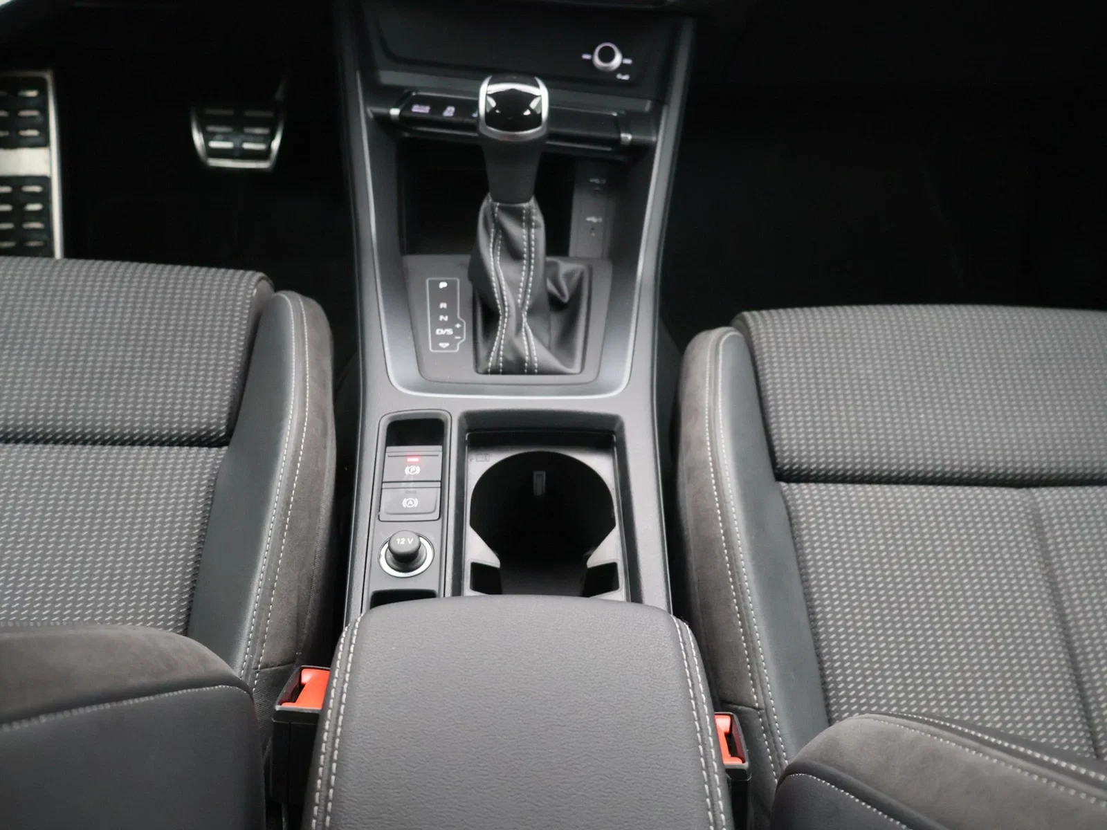 Audi Q3 PHEV Audi Q3 PHEV 45TFSIe 245PK *AUTOMAAT*LEDER*CAMERA*PDC*NAVI*CRUISE*...*