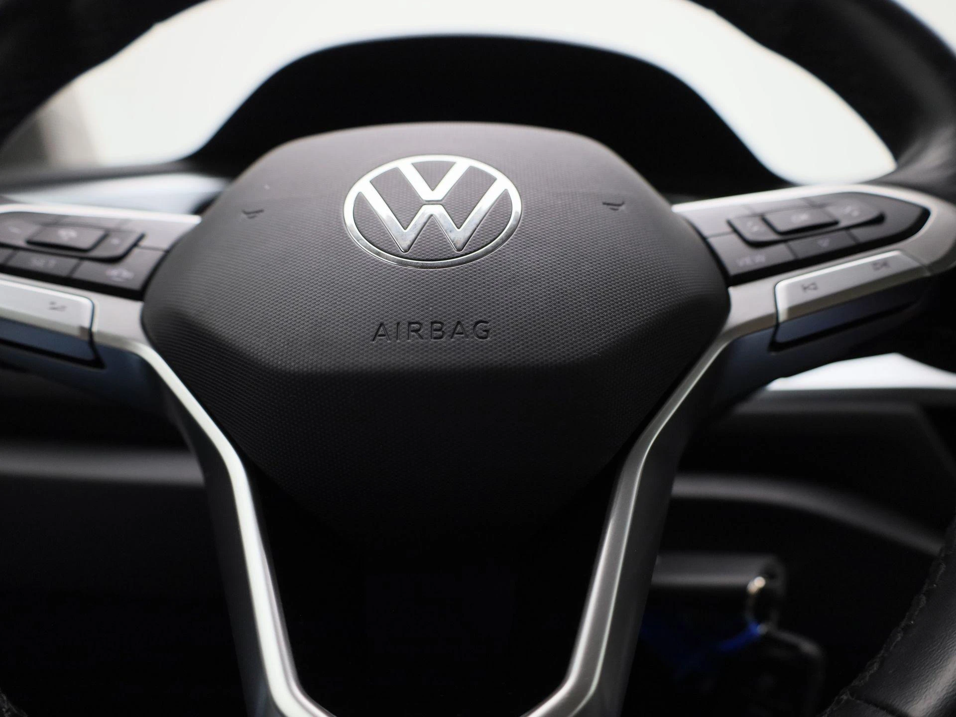 Volkswagen-T-Roc-image-28