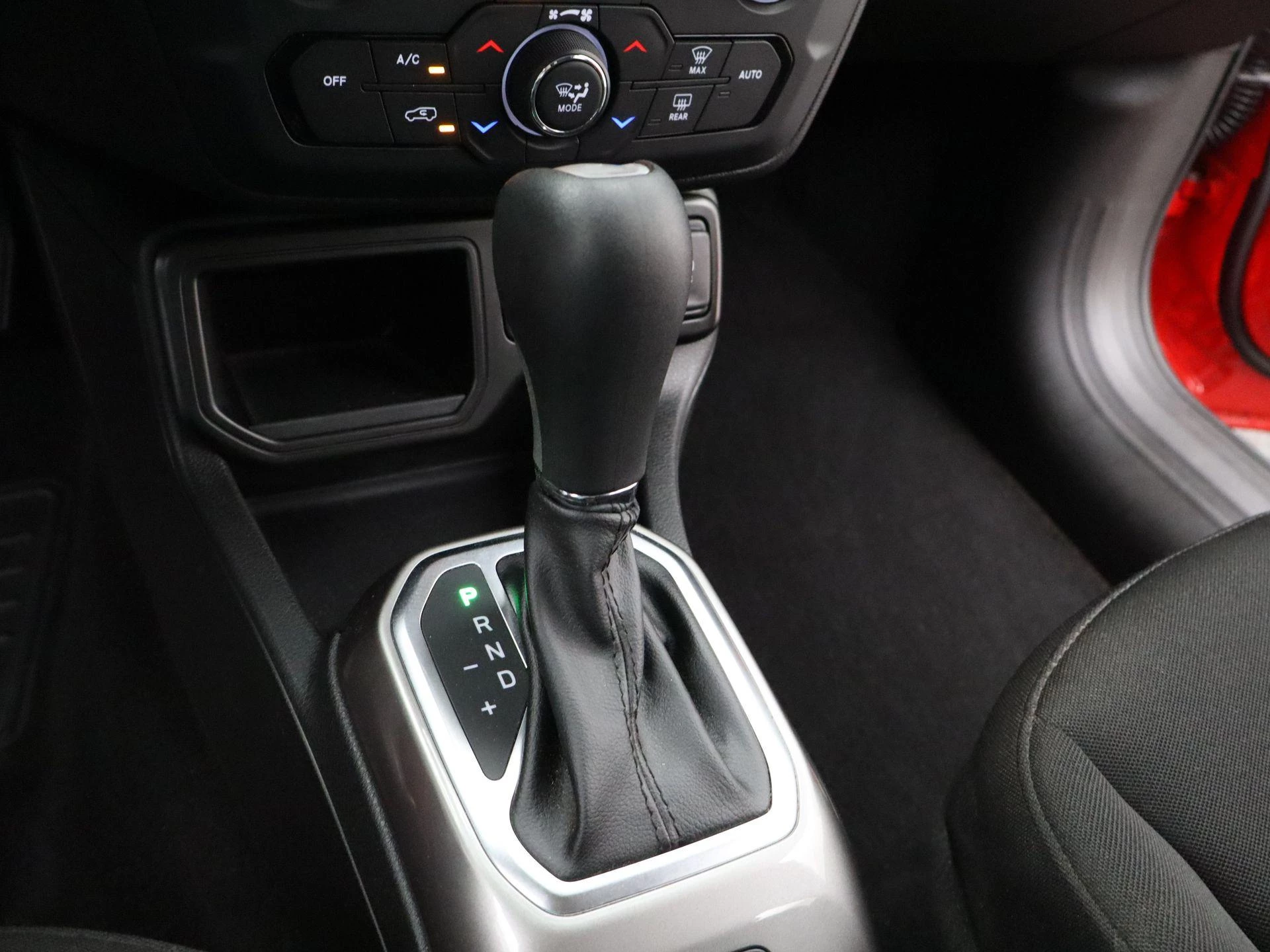 Jeep-Renegade-image-16