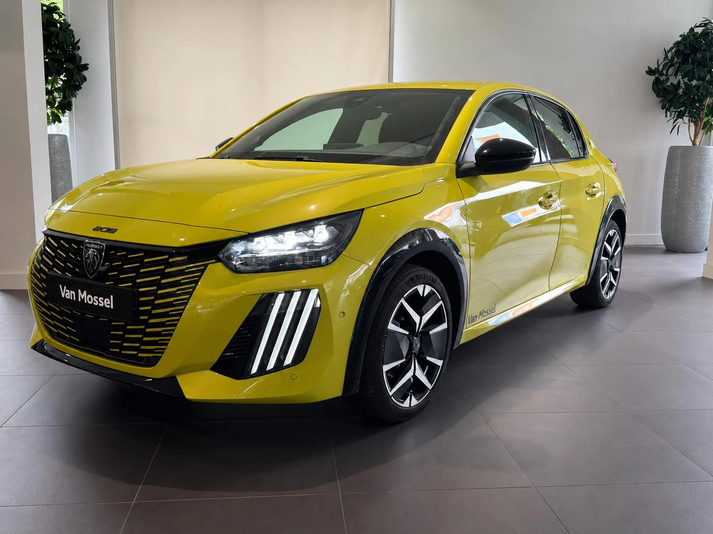 Peugeot-e-208-image-1