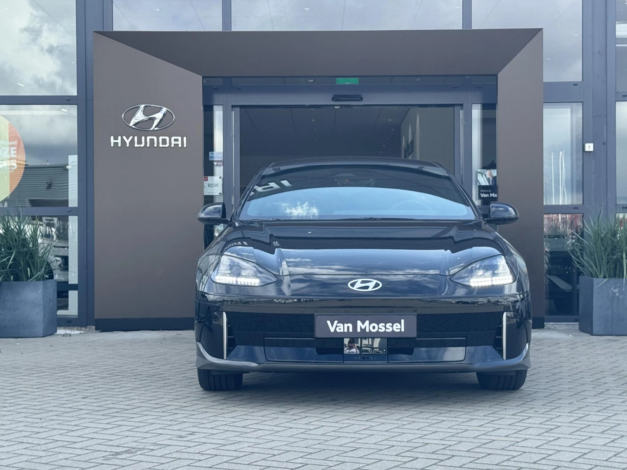 Hyundai-IONIQ 6-image-3