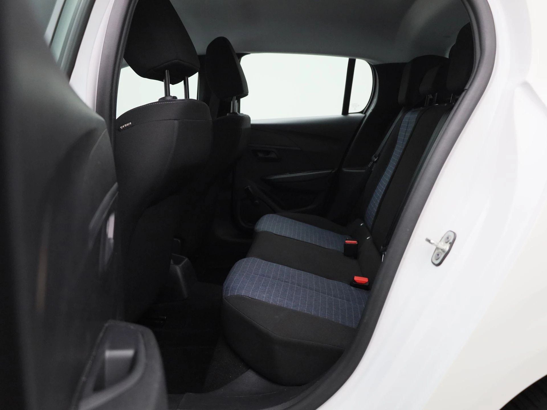 Peugeot-208-image-11