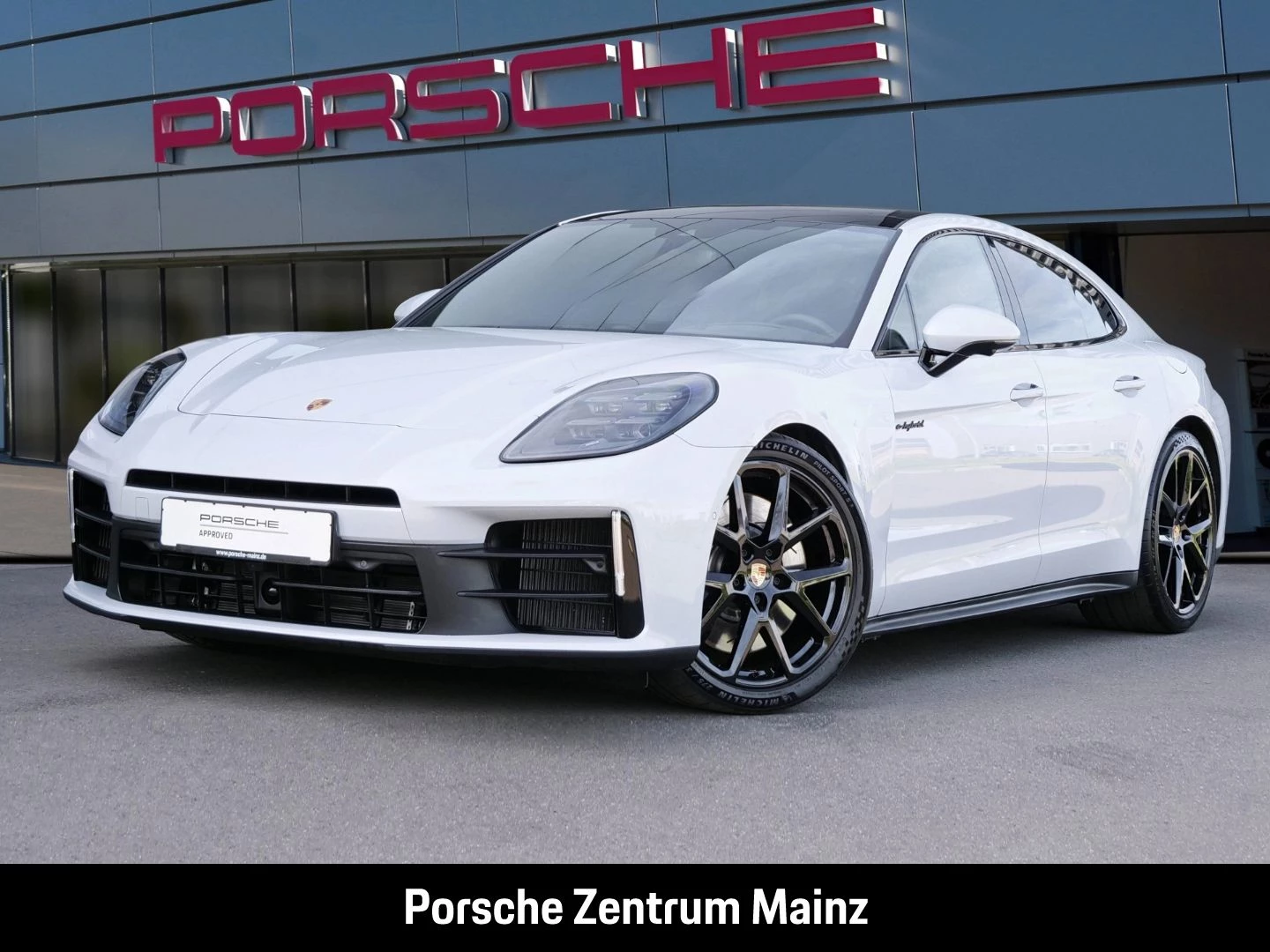 Porsche-Panamera-image-0