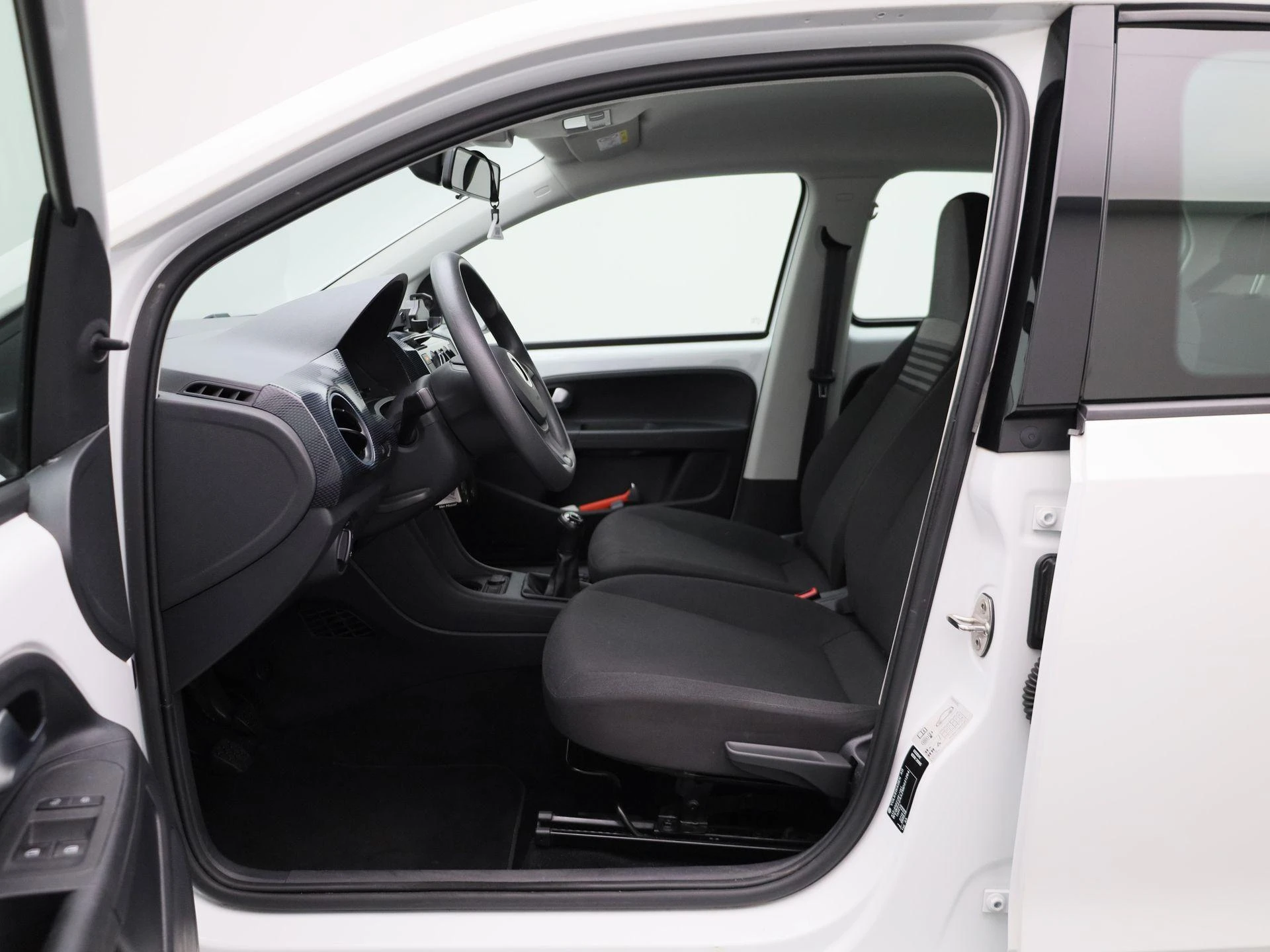 Volkswagen-up!-image-8