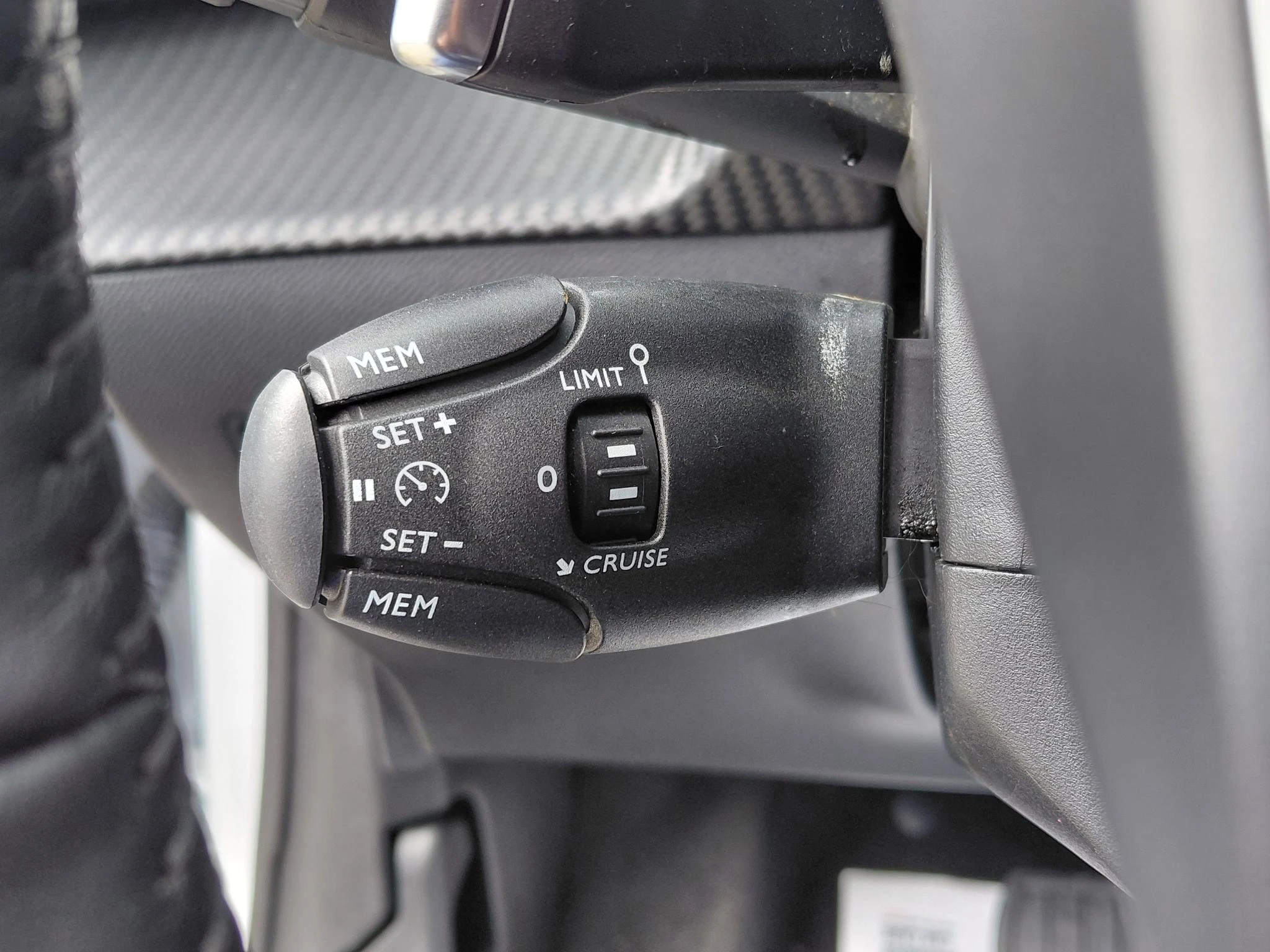 Peugeot-208-image-12