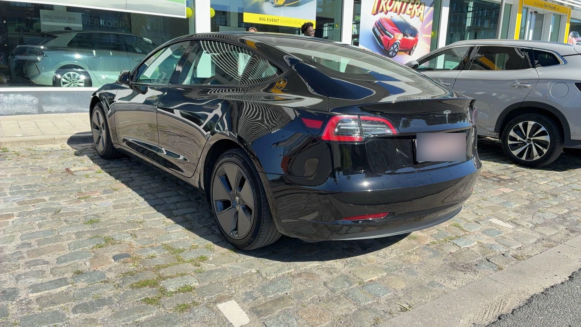Tesla-Model 3-image-3