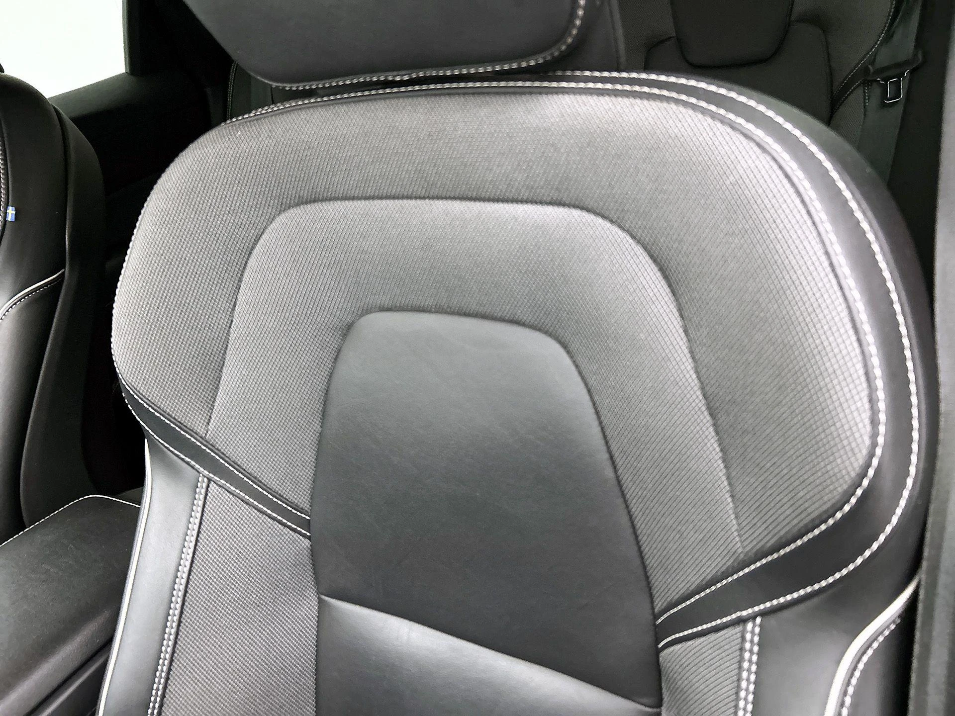 Volvo XC60 2.0 B4 R-Design