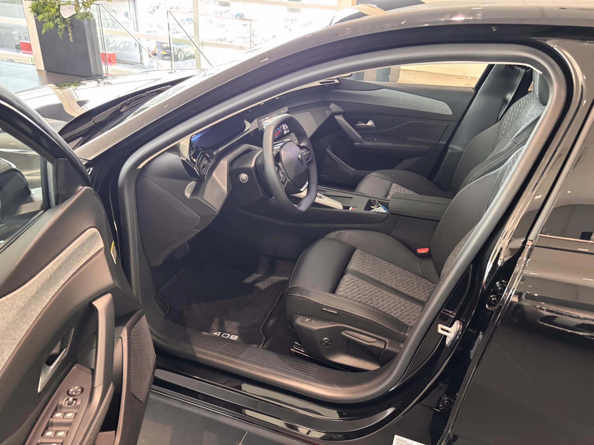 Peugeot 408 1.2 Allure Hybrid 145