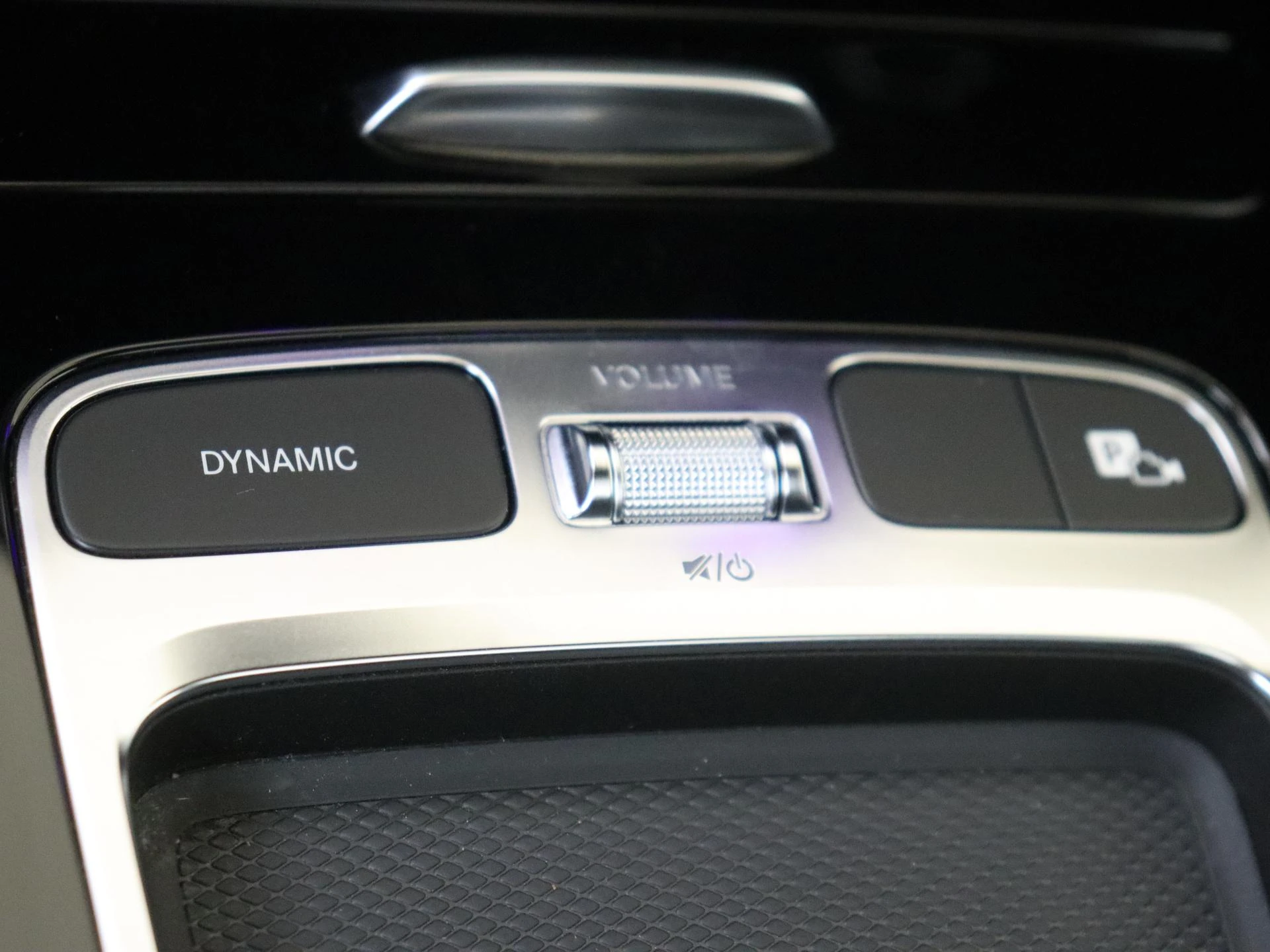 Mercedes-Benz-CLA-image-20