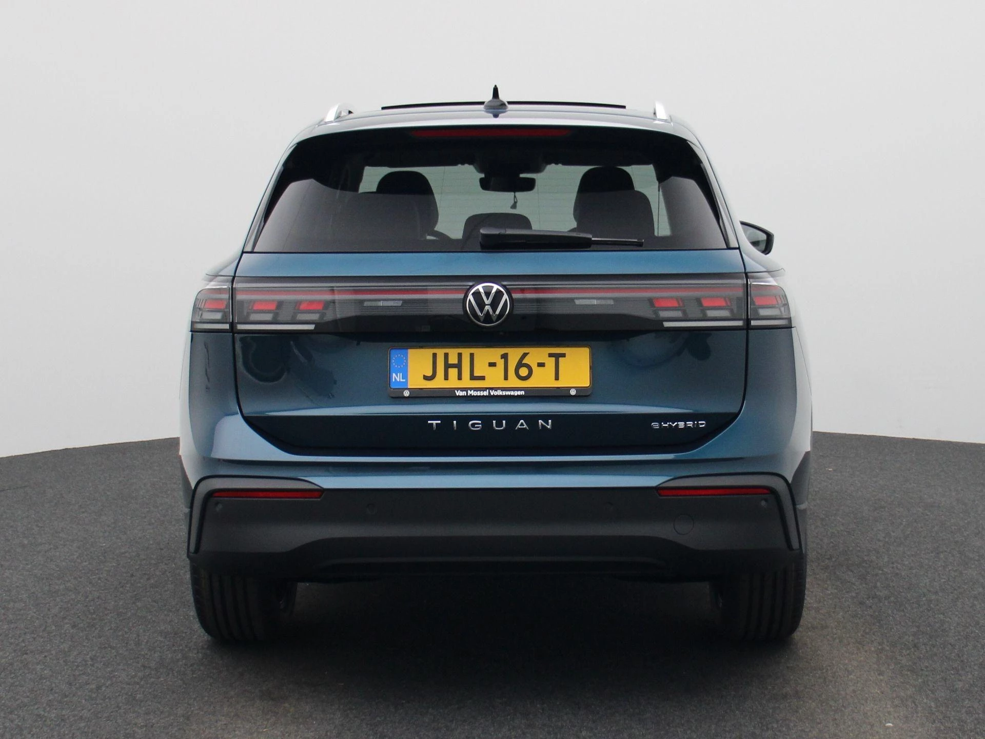 Volkswagen-Tiguan-image-4