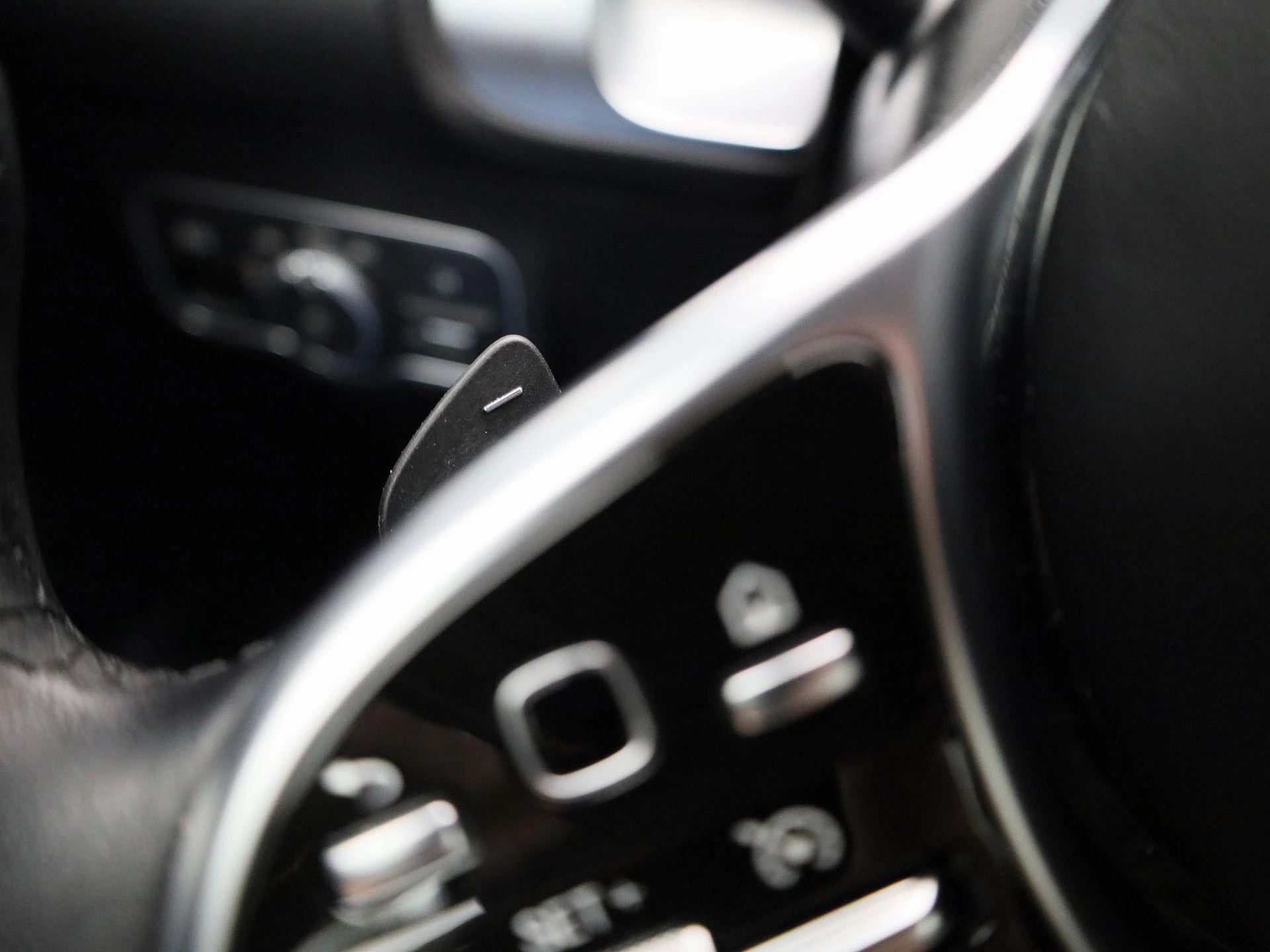 Mercedes-Benz-EQB-image-21
