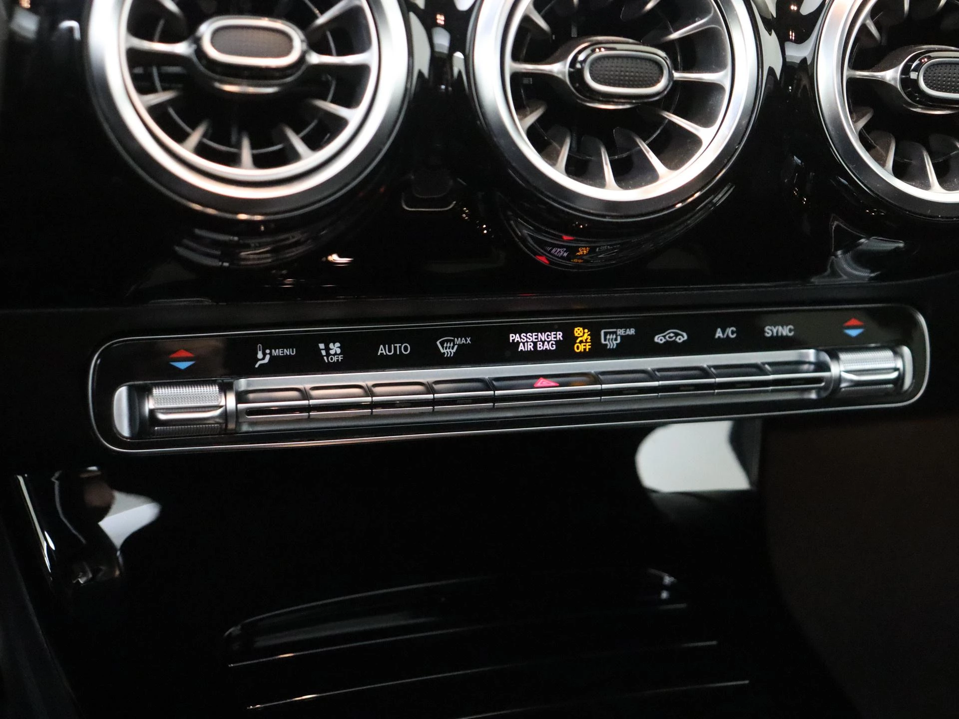 Mercedes-Benz-CLA-image-20