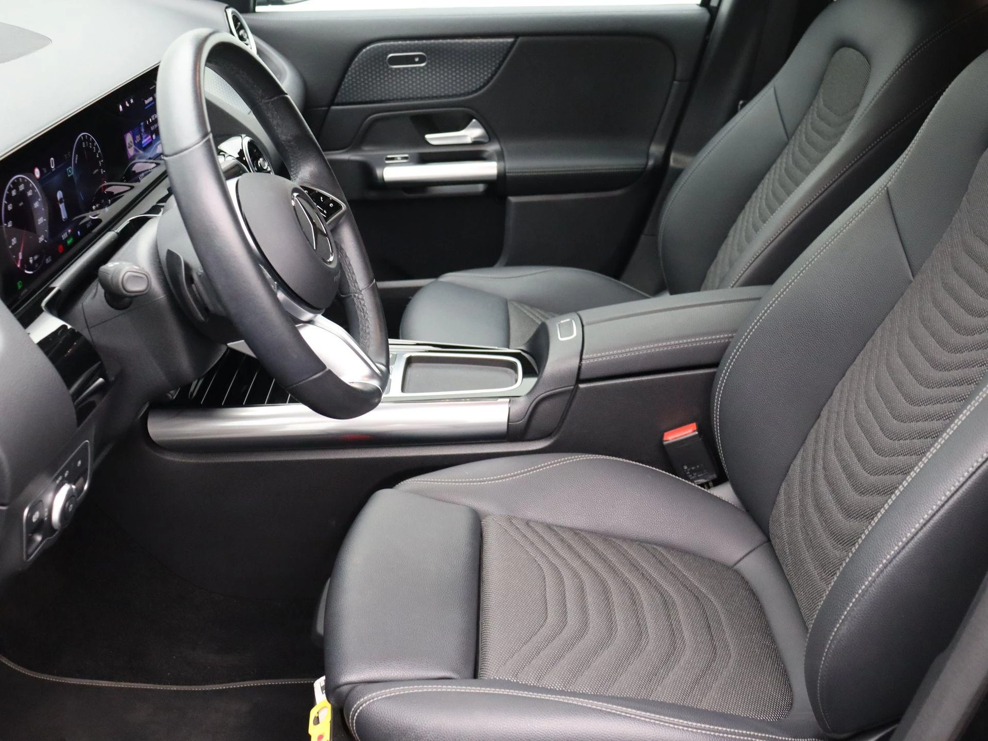 Mercedes-Benz GLA 250 e Business Line + TREKHAAK + CARPLAY + LED + CAMERA +