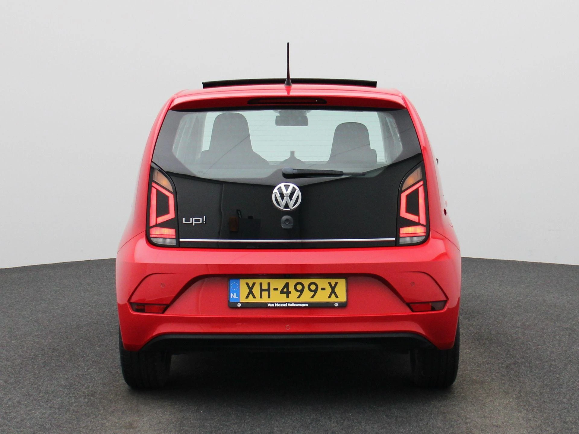 Volkswagen-up!-image-4