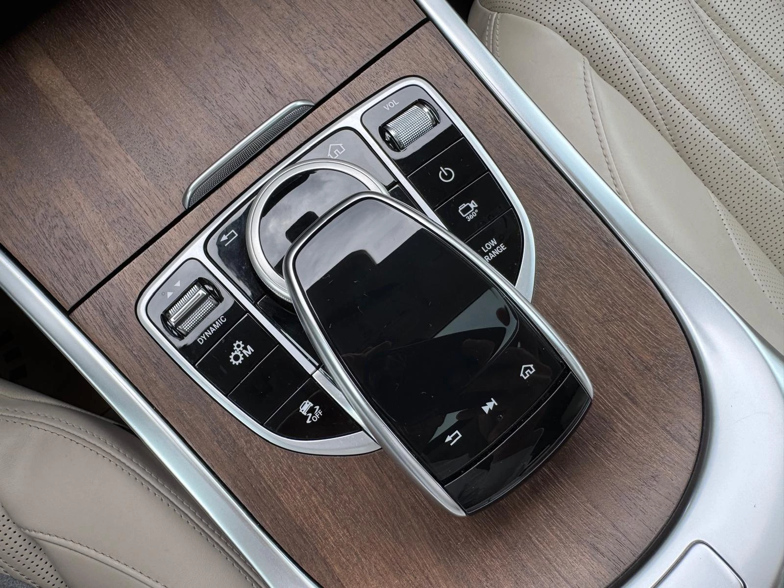 Mercedes-Benz-G-Klasse-image-20