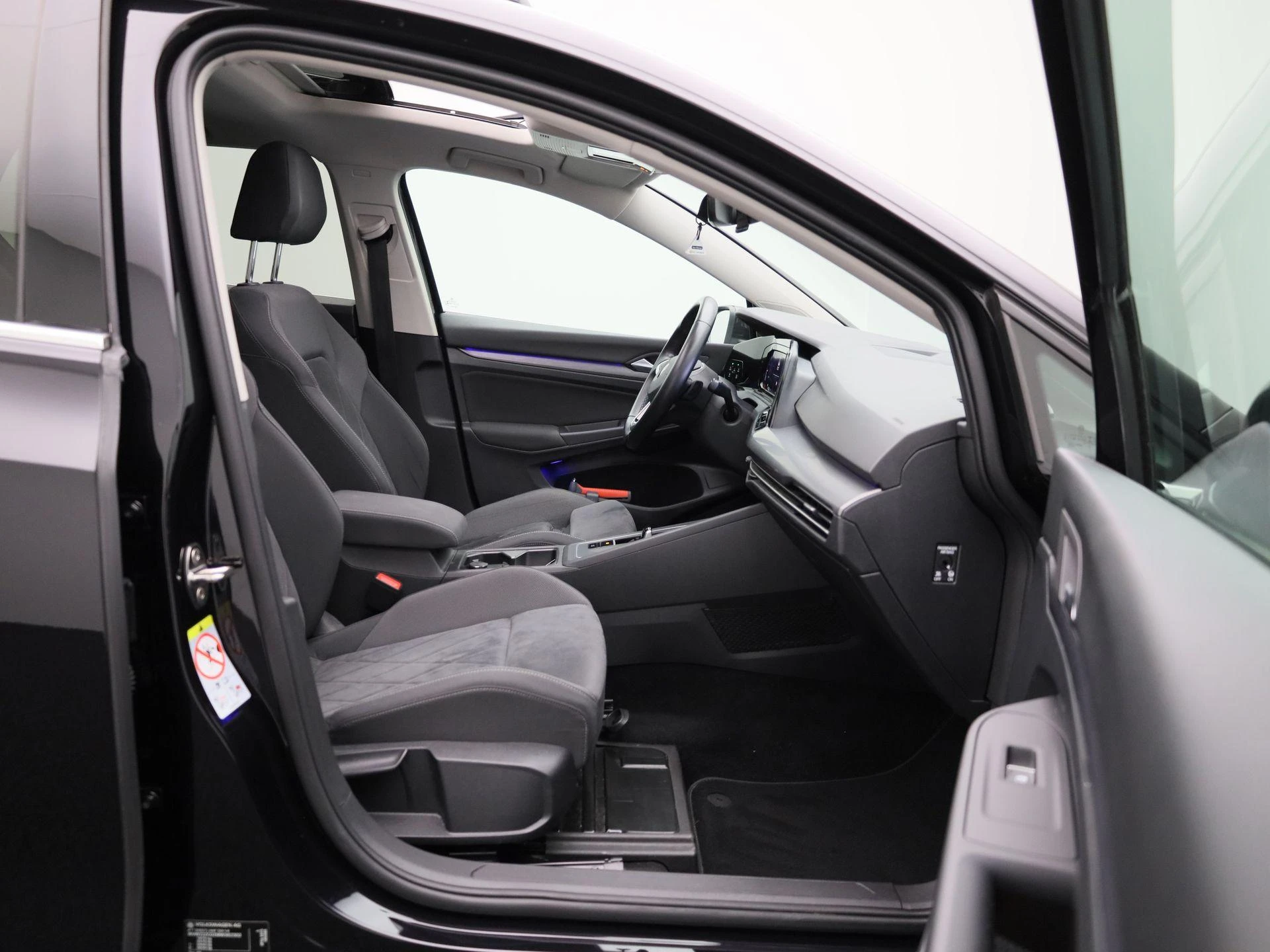 Volkswagen-Golf-image-38