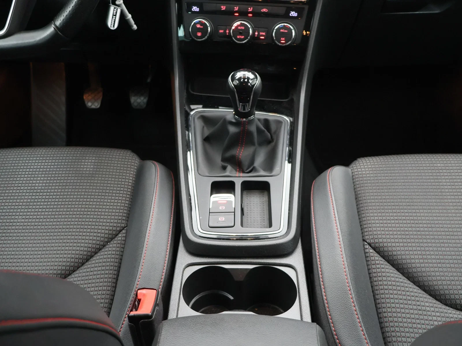 SEAT Leon ST Leon ST 1.4TSI FR 125PK *TREKHAAK*BLTH*APP-CONNECT*PDC ACHTER*NAVI*...*