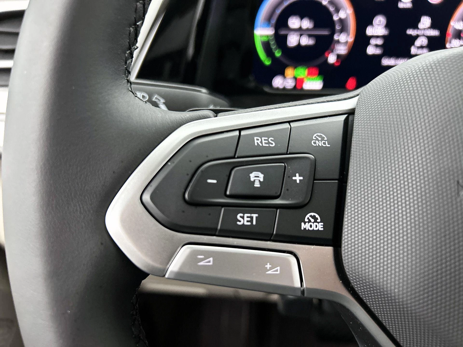 Volkswagen-Multivan-image-5