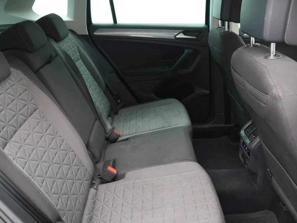 Volkswagen-Tiguan-image-9