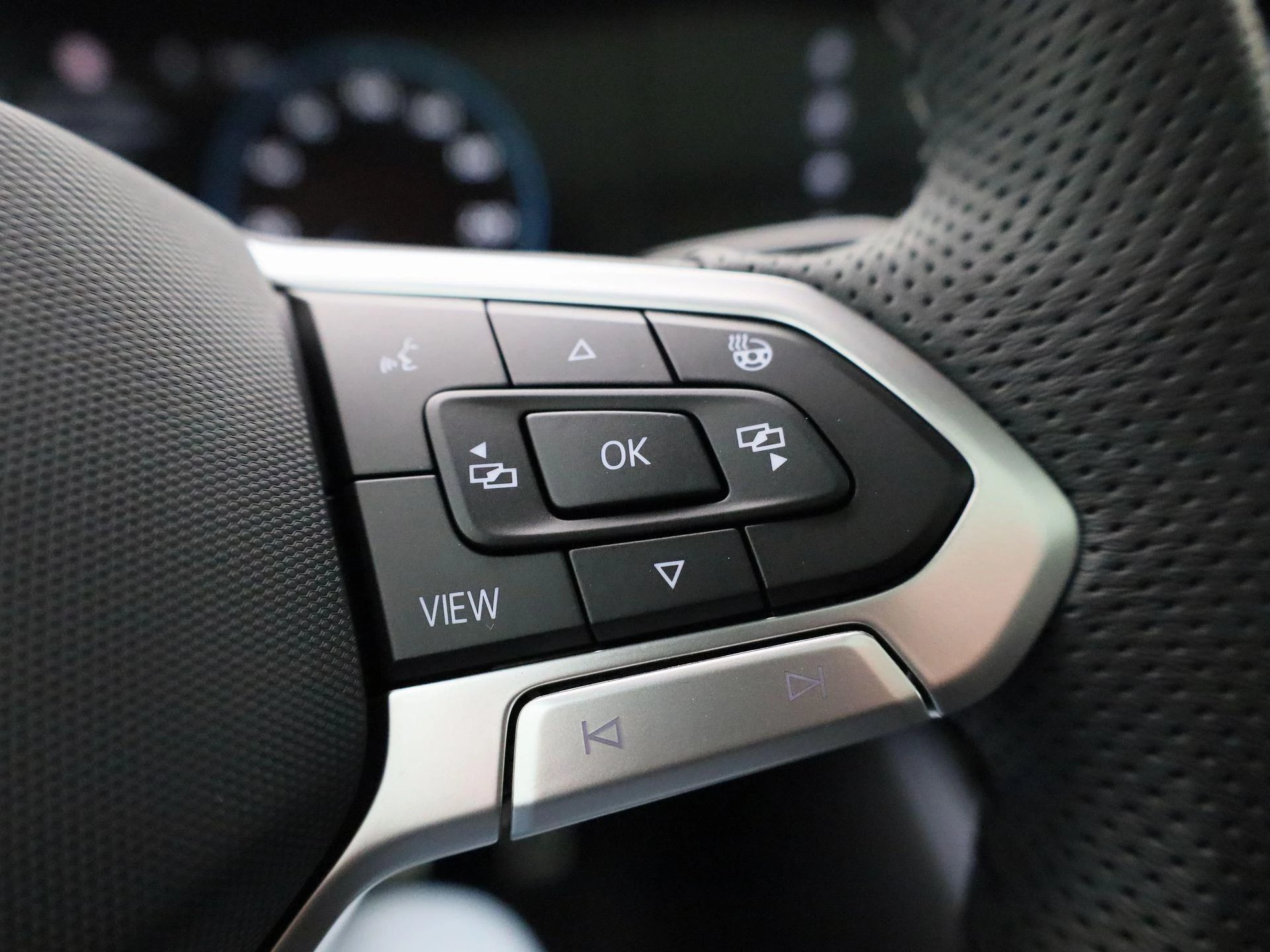 Volkswagen-Touareg-image-27