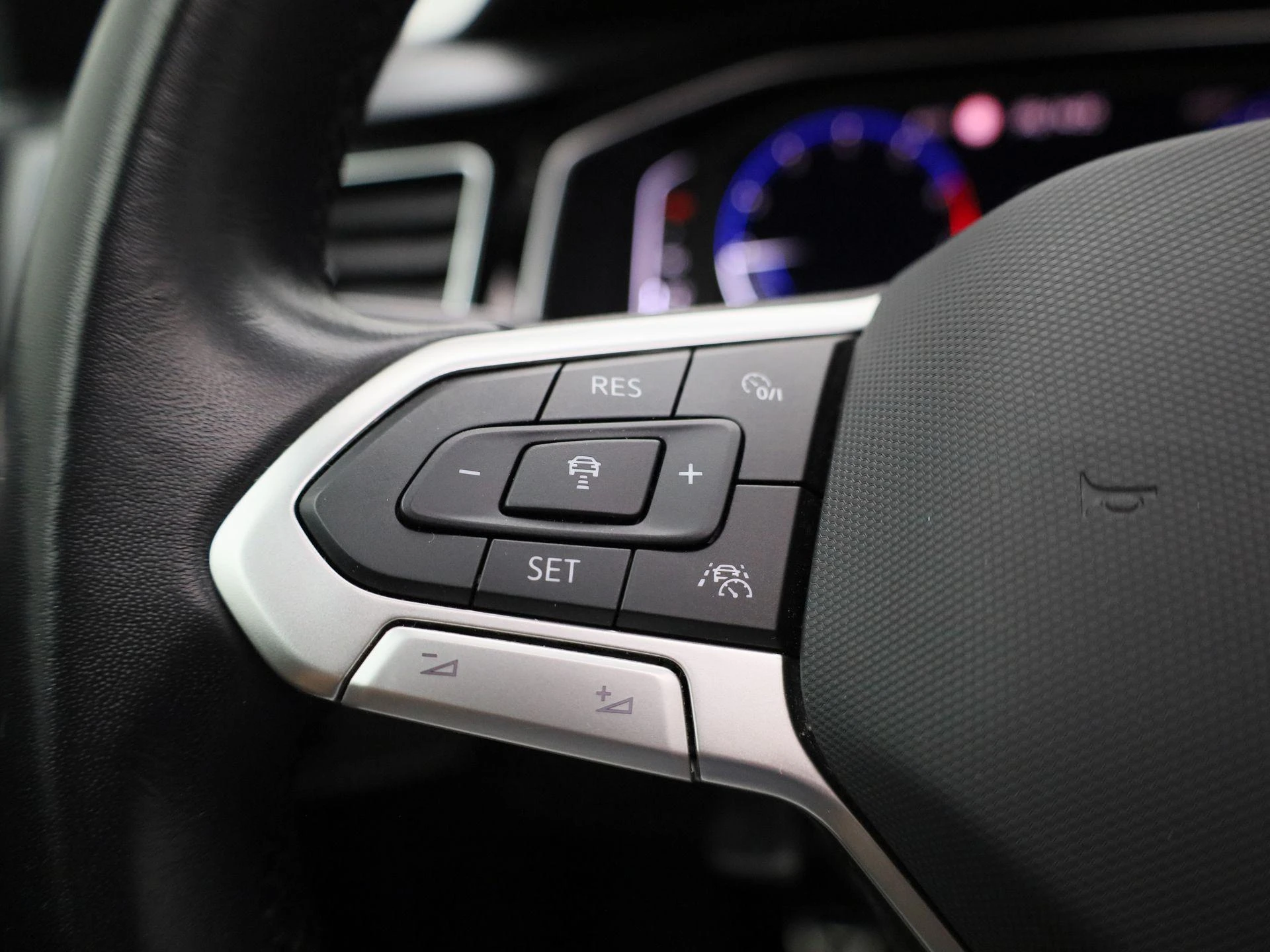 Volkswagen-Polo-image-16