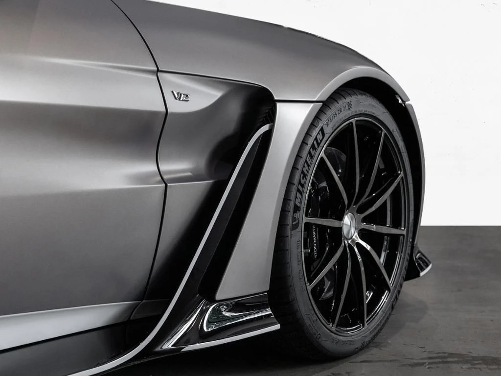Aston Martin-V12 Vantage-image-9