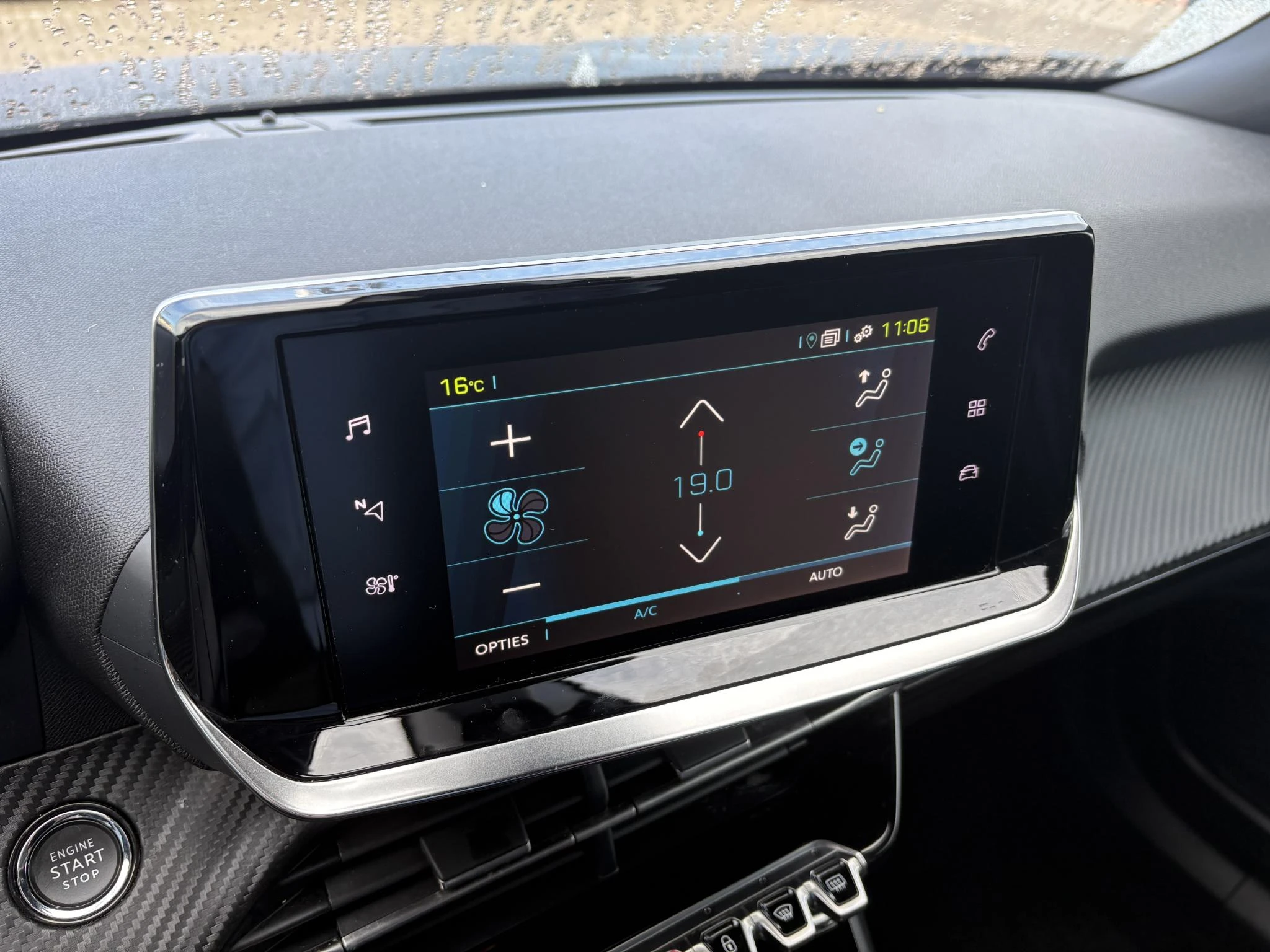 Peugeot-e-2008-image-15