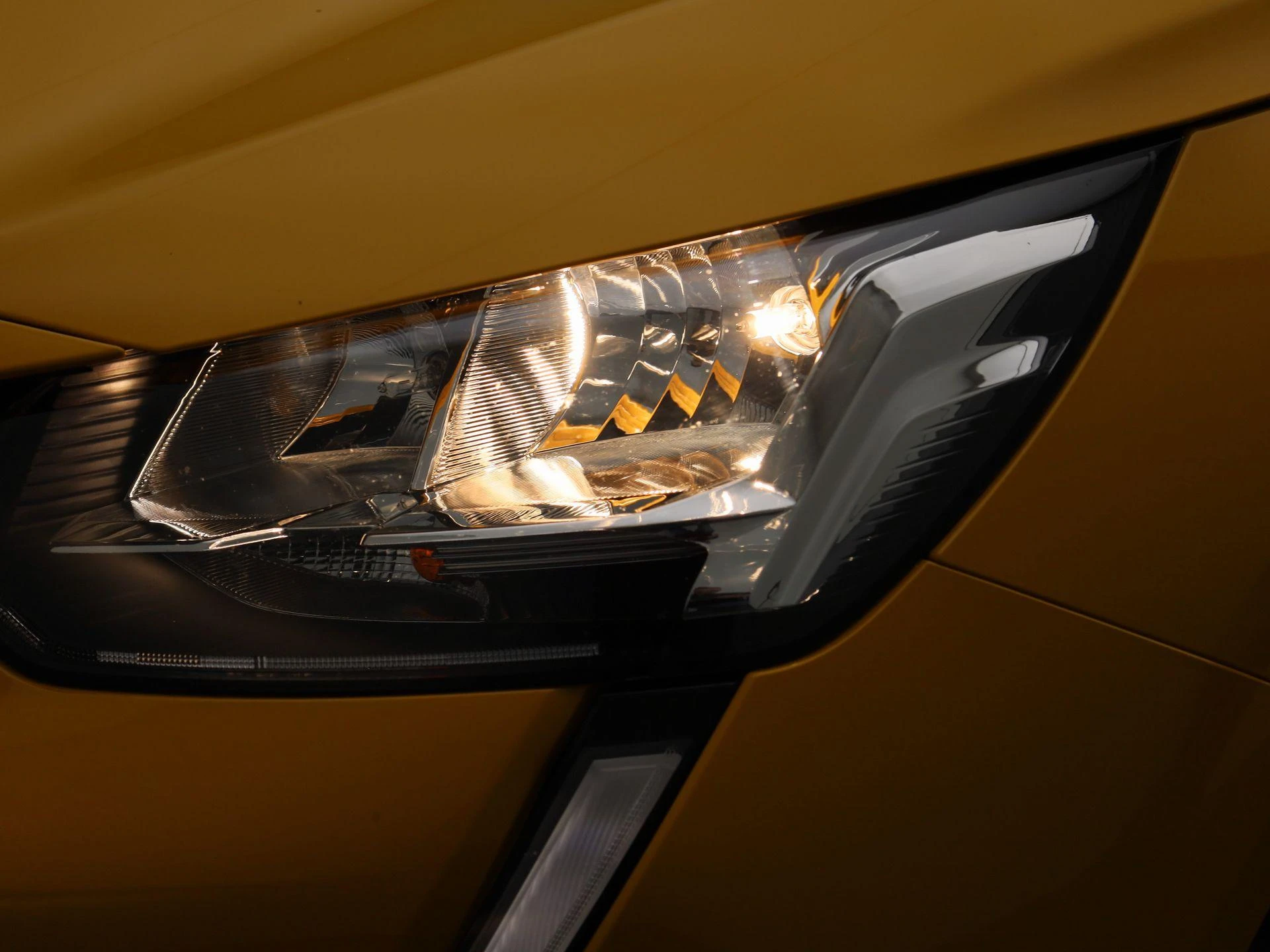 Peugeot-208-image-13