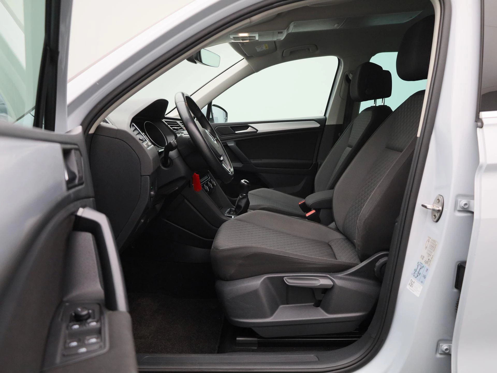 Volkswagen-Tiguan-image-10