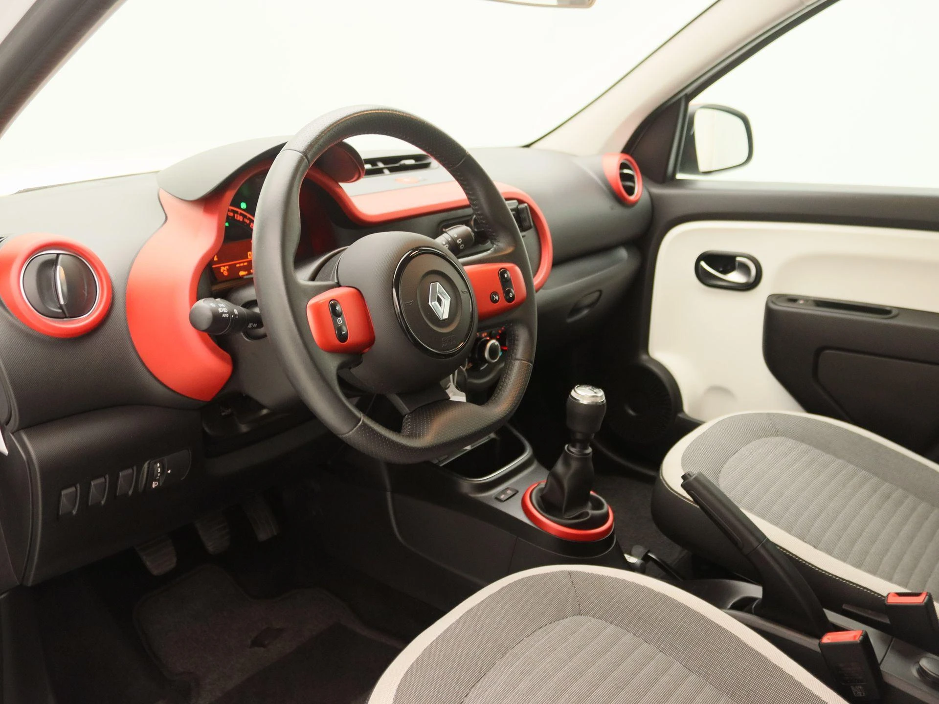 Renault-Twingo-image-18