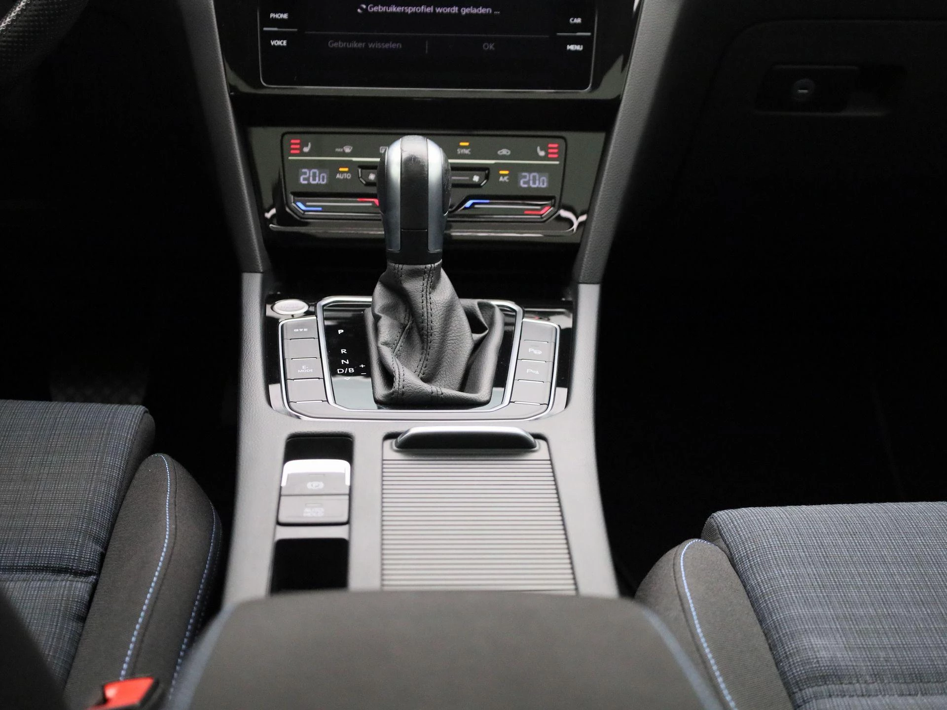 Volkswagen-Passat-image-9