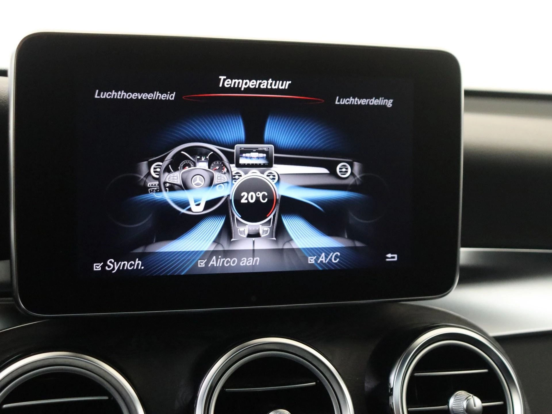 Mercedes-Benz-GLC-image-19