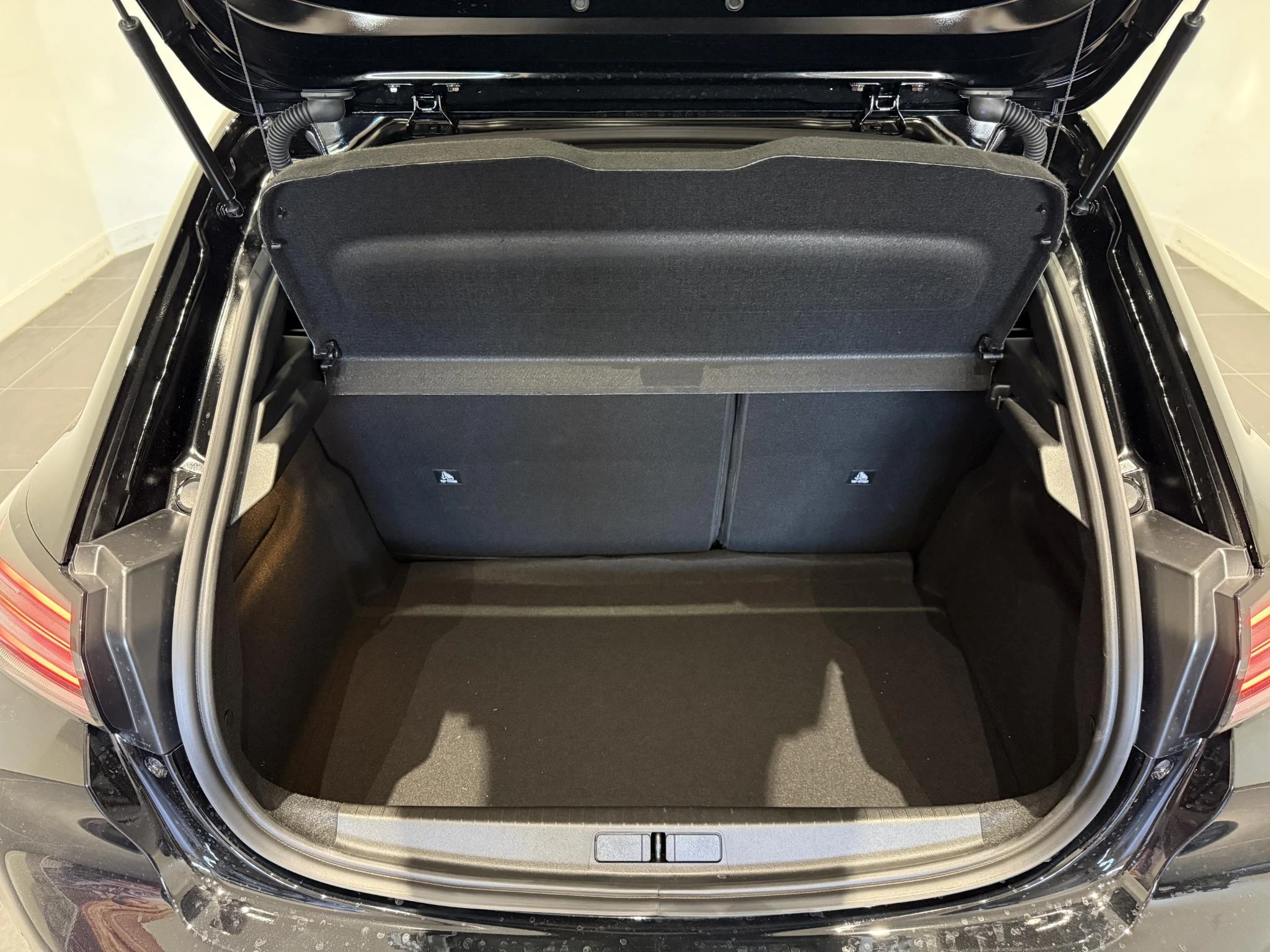 Peugeot 208 1.2 Hybrid 110 e-DCS6 Business
