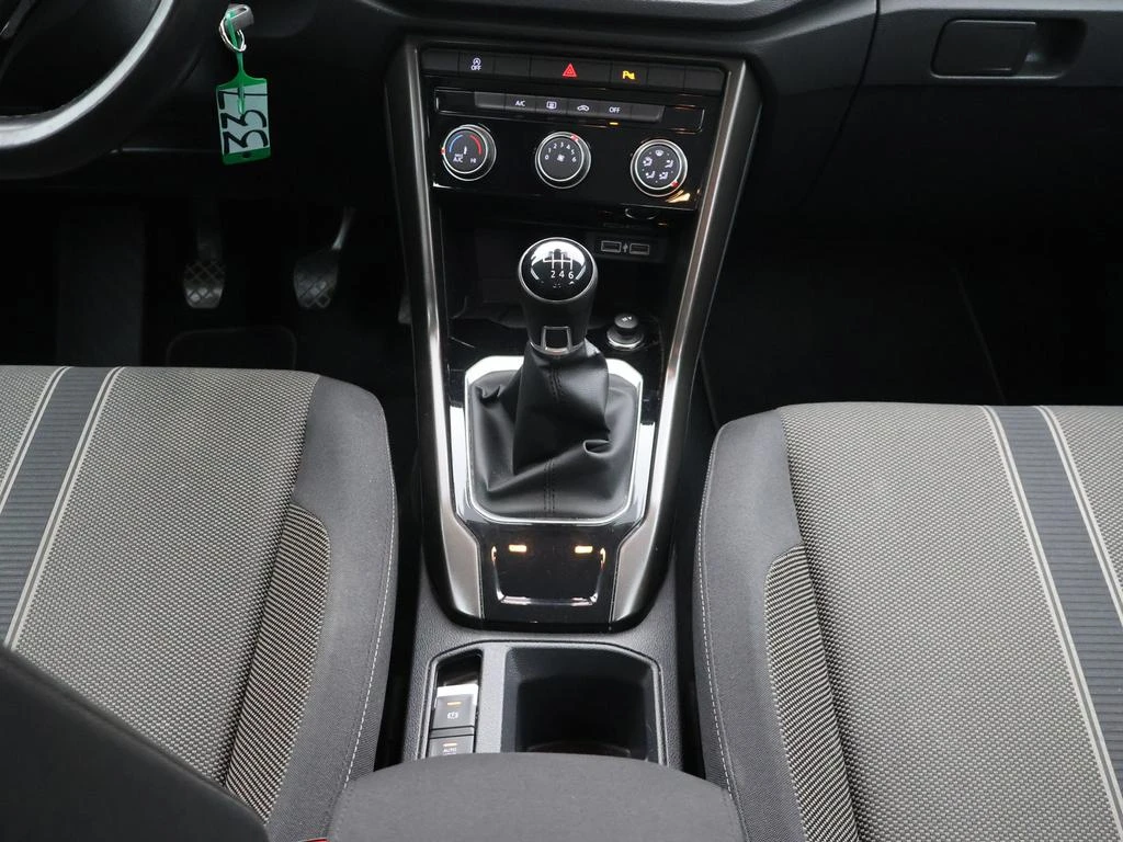 Volkswagen-T-Roc-image-13