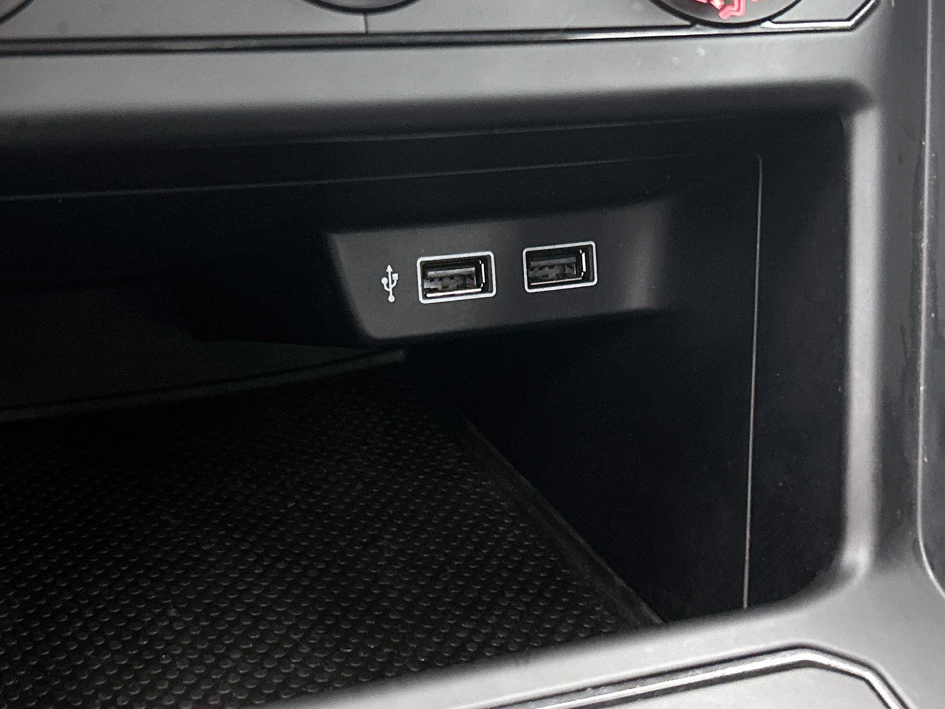 Volkswagen-Polo-image-29