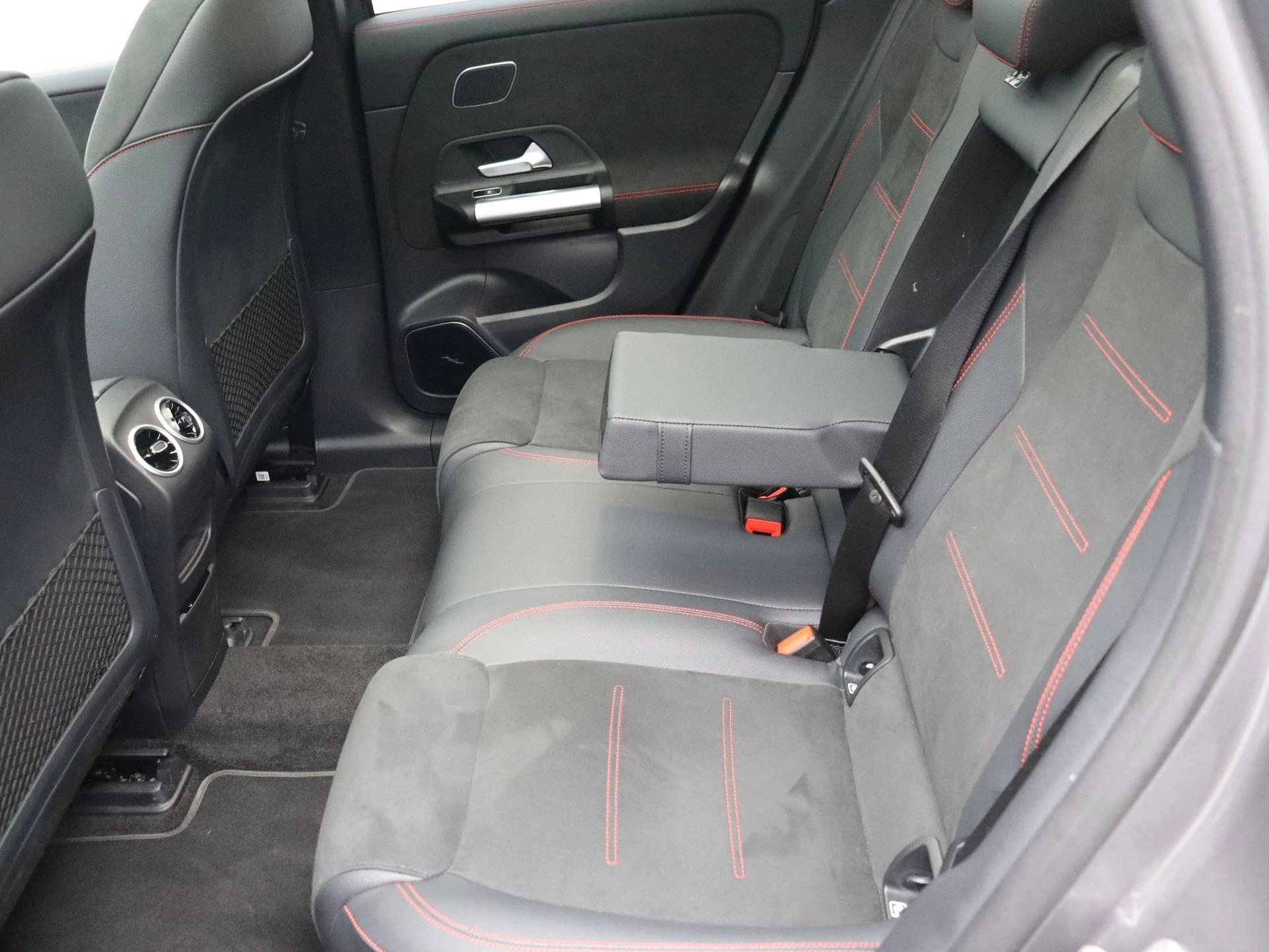 Mercedes-Benz EQA 250+ STAR EDITION + AMG + PANO DAK + BURMESTER + TREKHAAK + HEAD UP