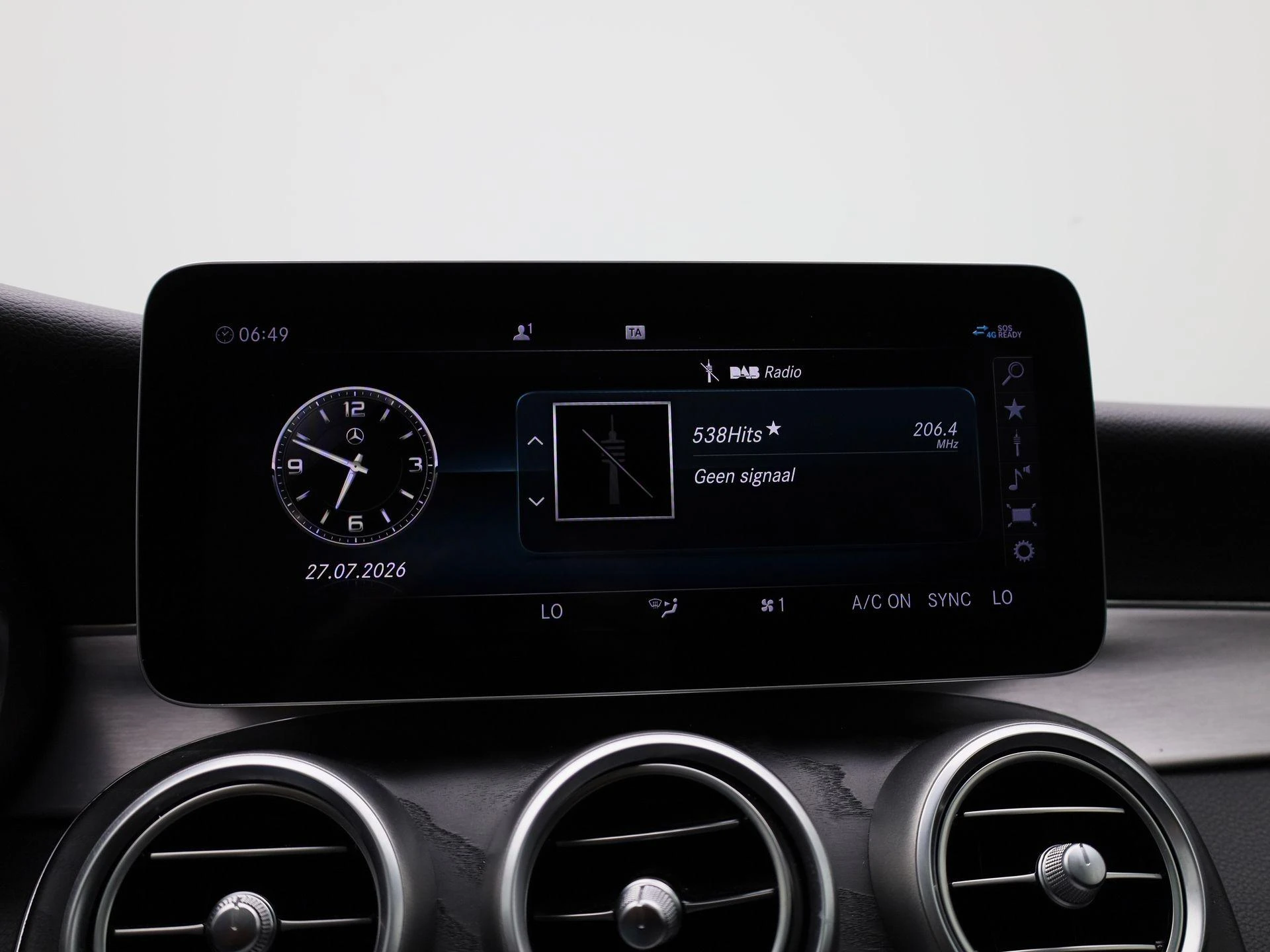 Mercedes-Benz-C-Klasse-image-21