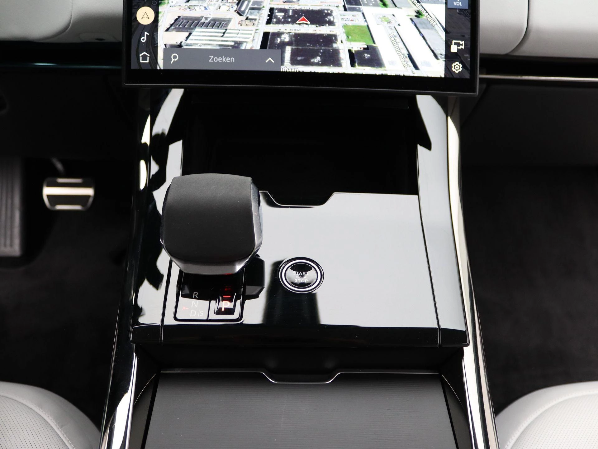 Land Rover-Range Rover Sport-image-9