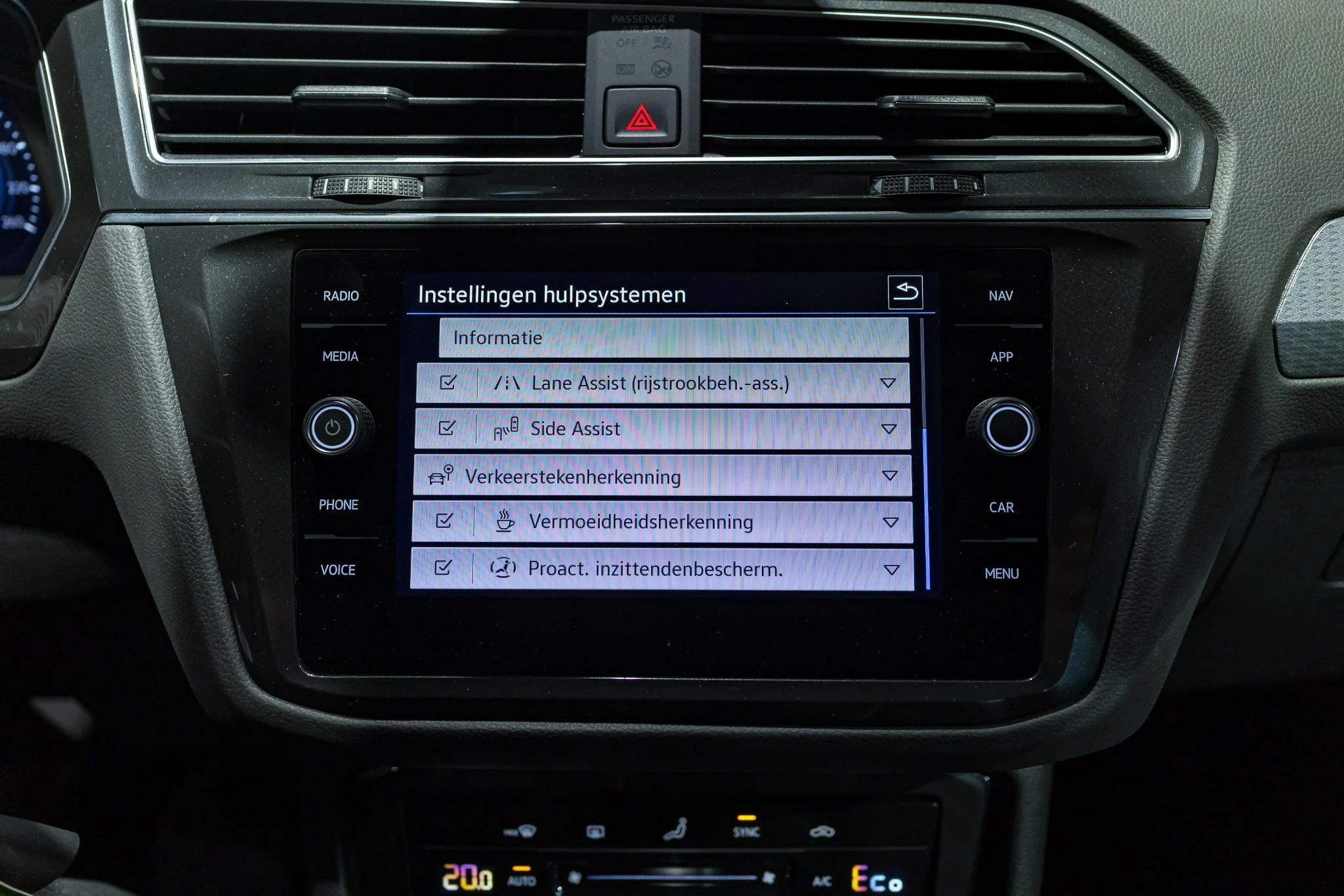 Volkswagen-Tiguan-image-28