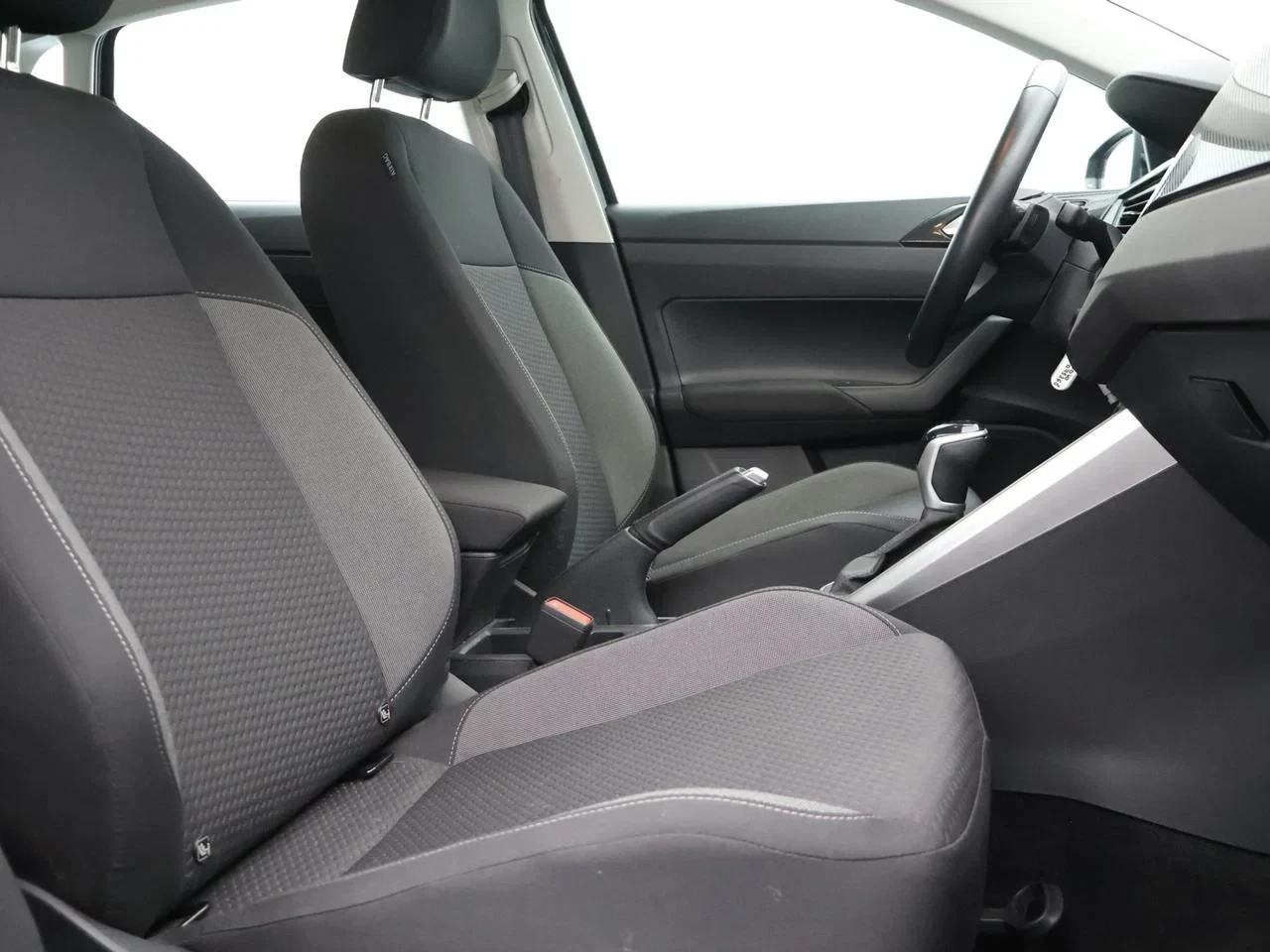 Volkswagen-Polo-image-5